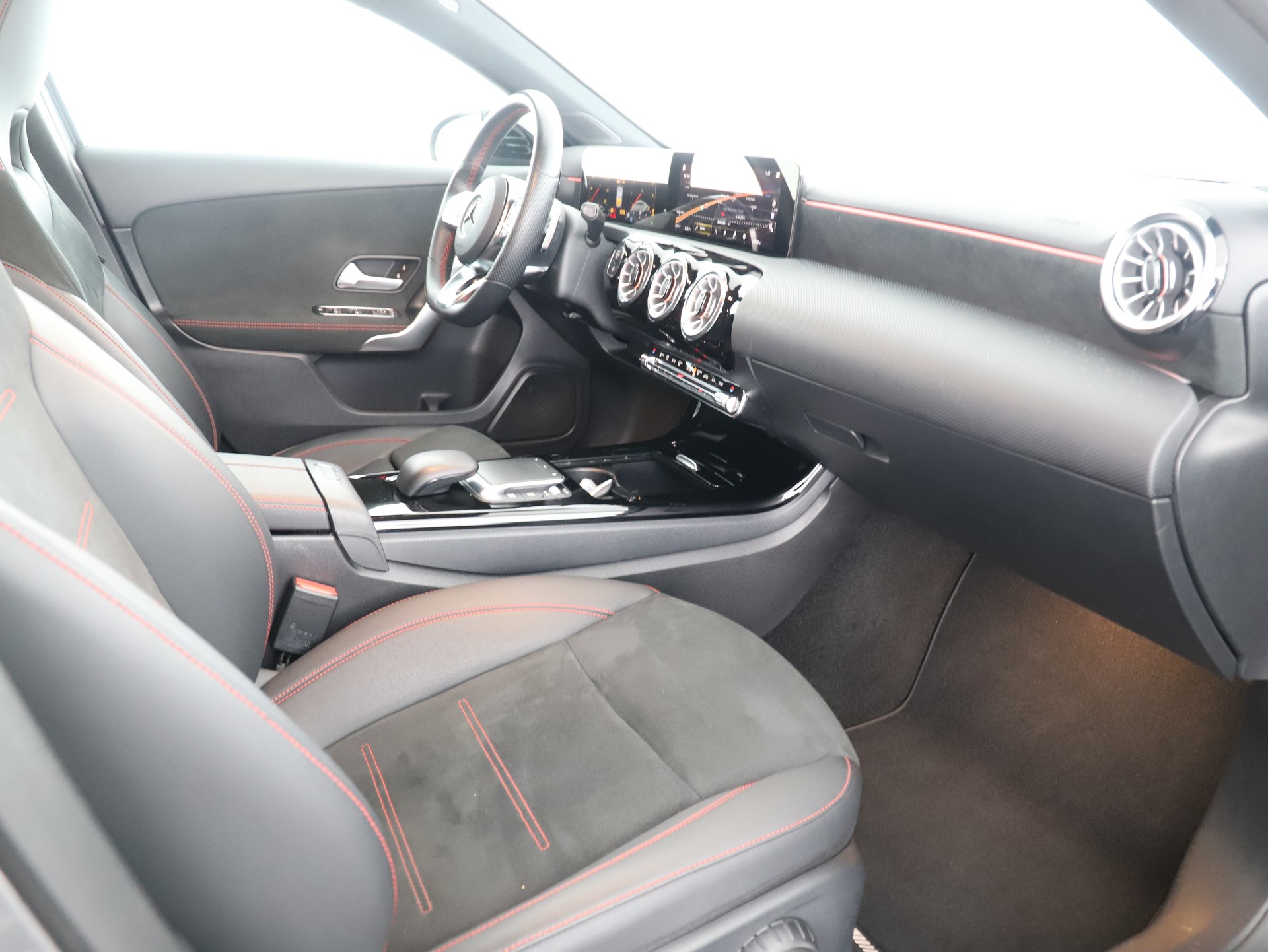 MERCEDES-BENZ A 200 AMG Line - 11