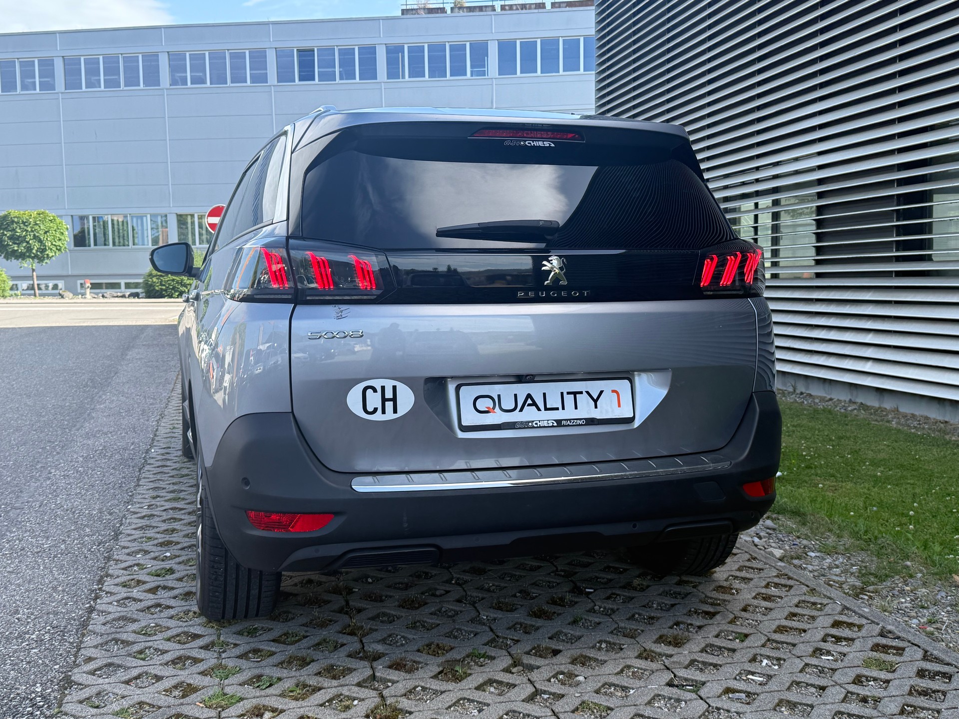 PEUGEOT 5008 1.5 BlueHDi GT Pack EAT8 7 Platz - 3