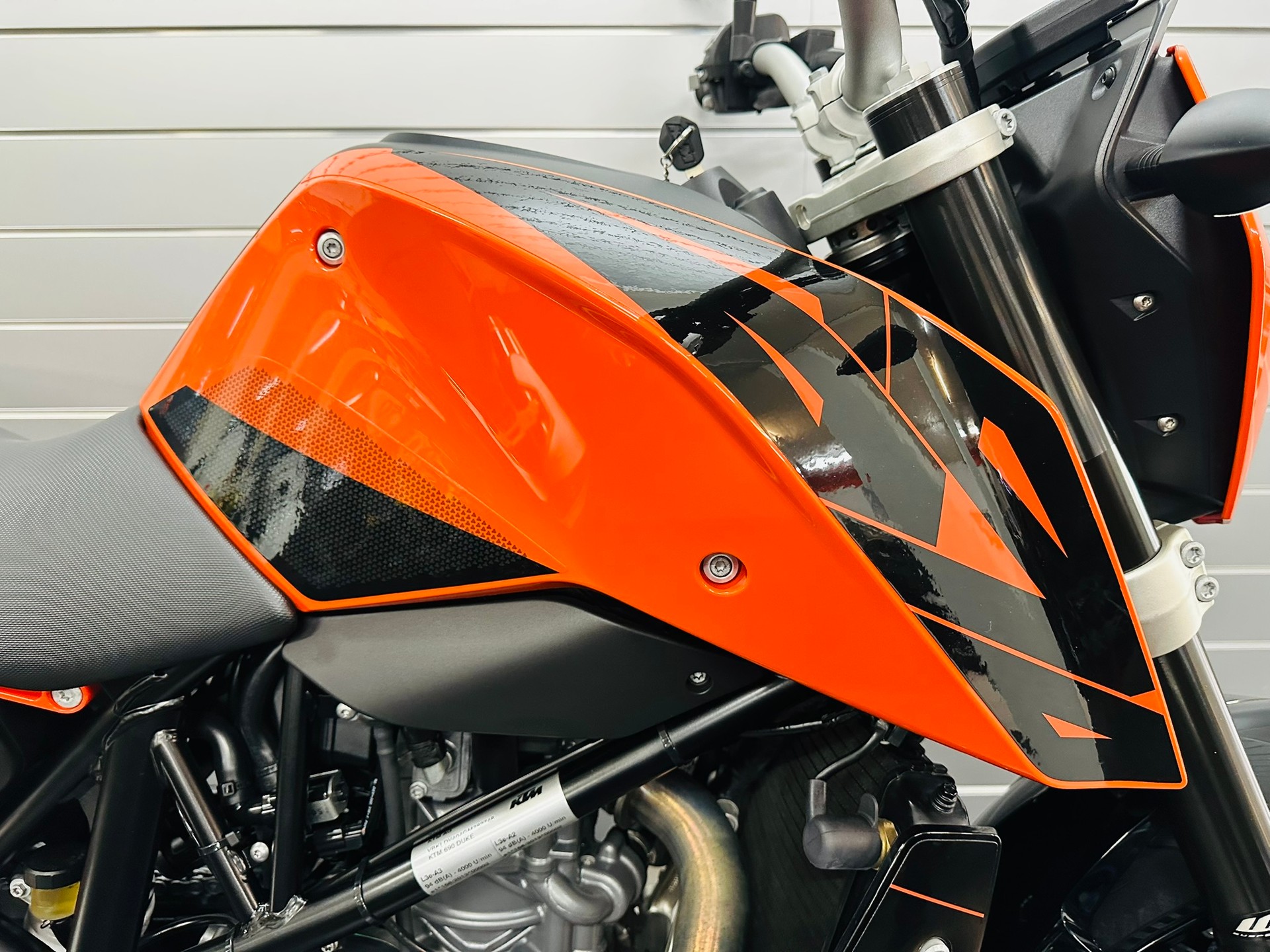 KTM 690 Duke ABS - 2