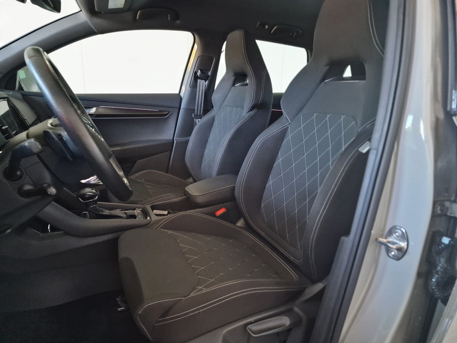 SKODA Karoq 1.5 TSI SportLine DSG 8xAlu AHK1.5t 24Mt Gara - 13