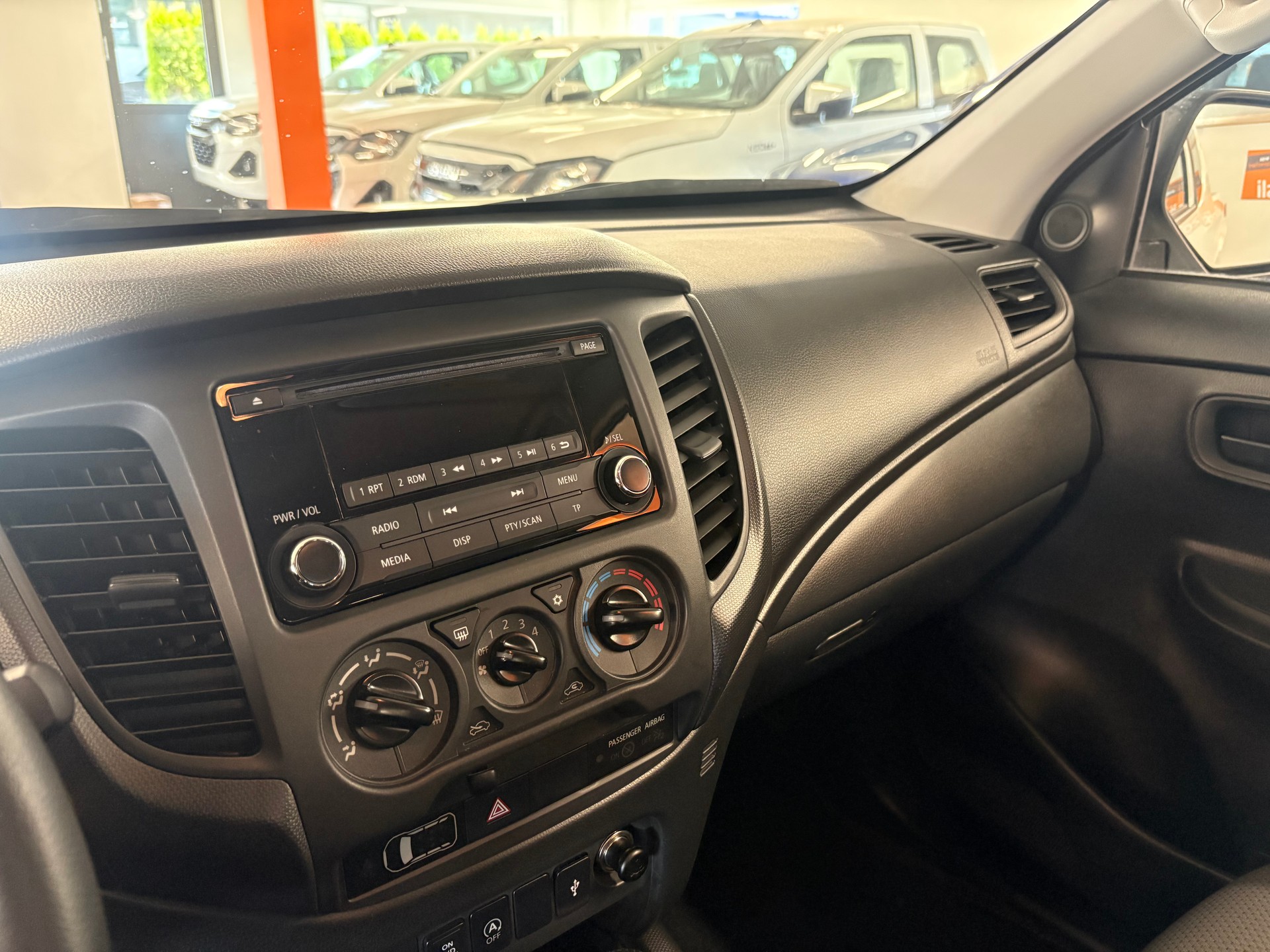 MITSUBISHI L 200 2.2 Value Club Cab - 12