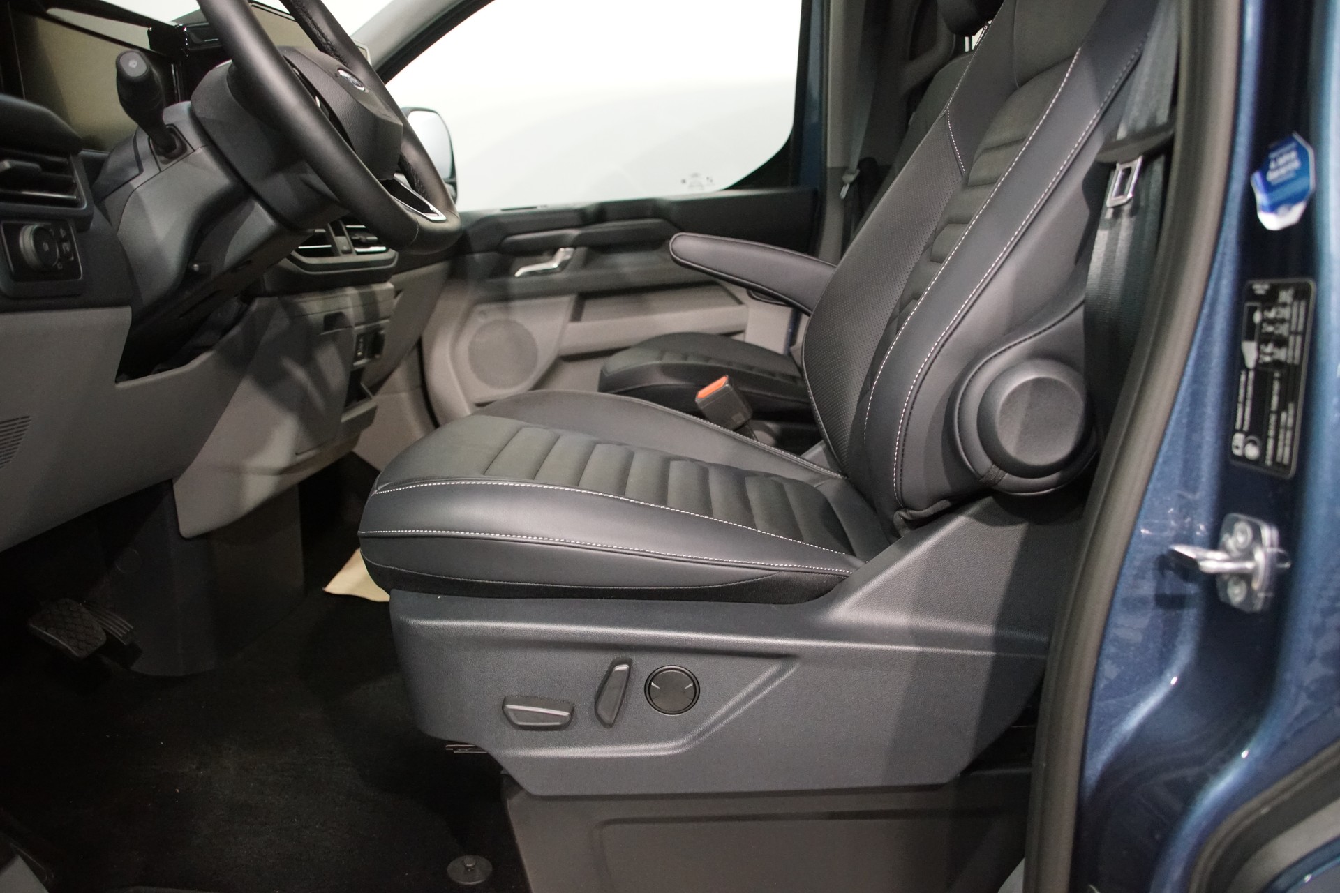 FORD Tourneo Bus 320 L1H1 Titanium Automat - 13