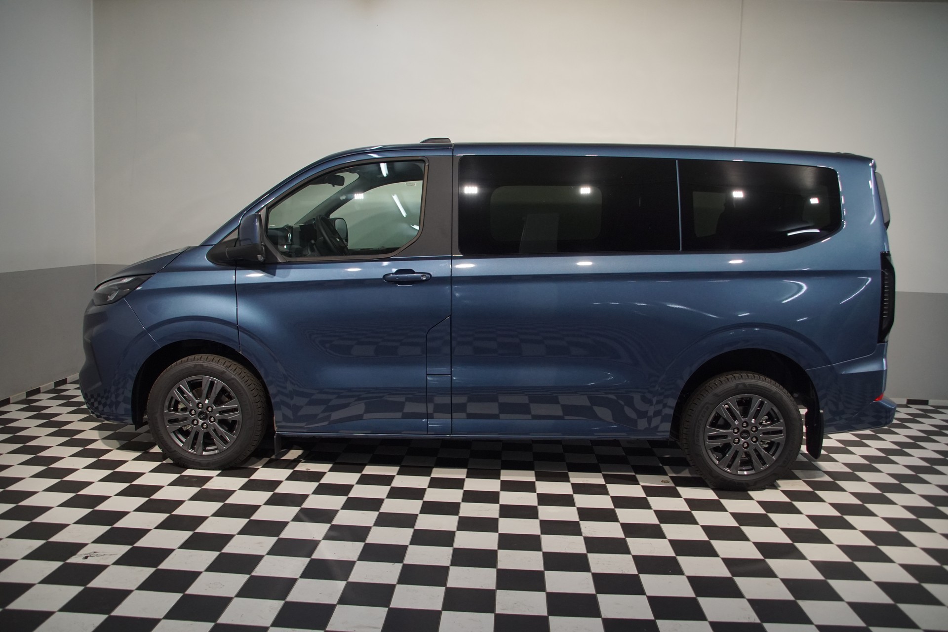 FORD Tourneo Bus 320 L1H1 Titanium Automat - 9