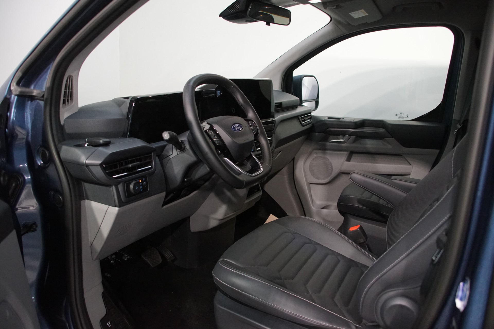 FORD Tourneo Bus 320 L1H1 Titanium Automat - 10