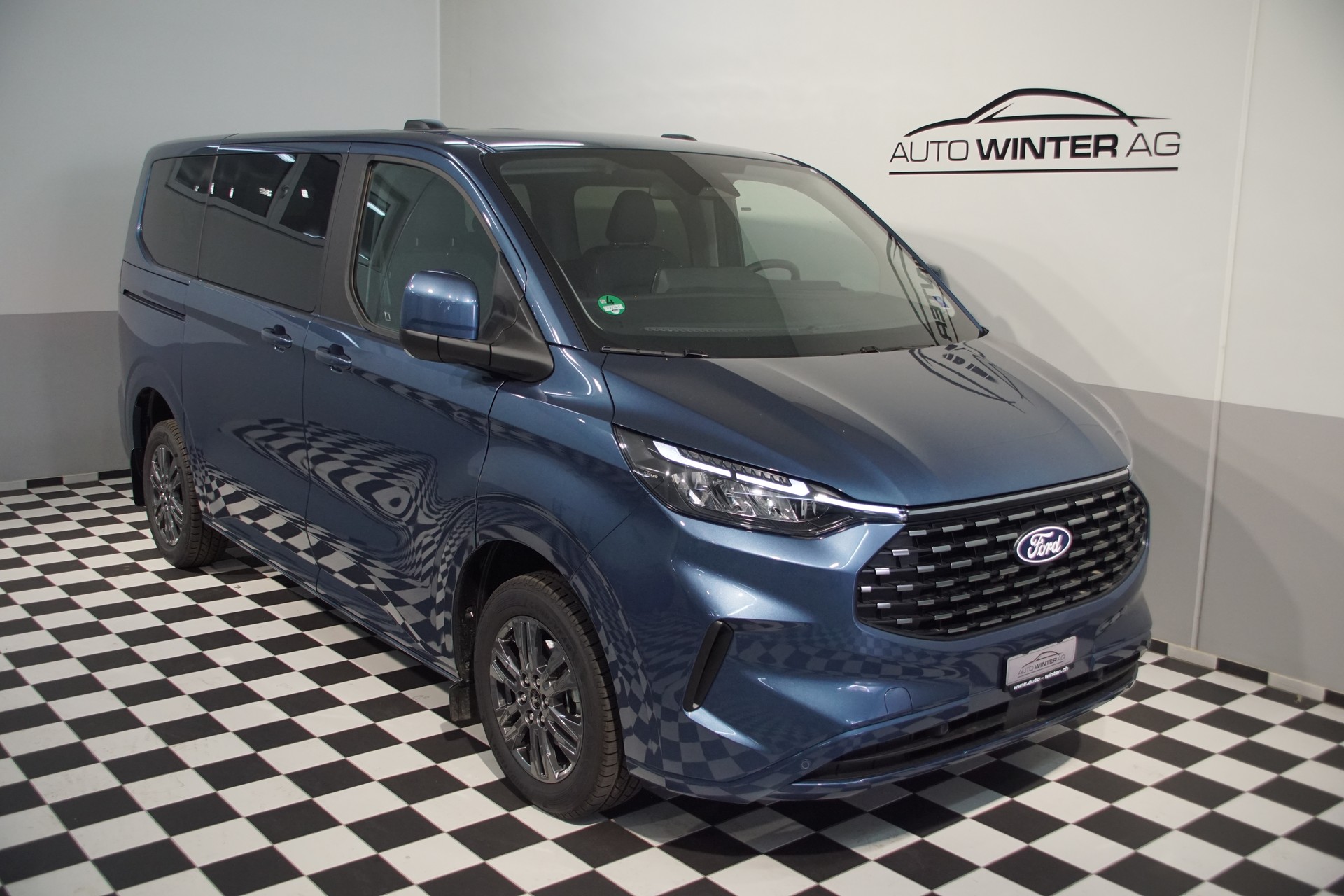FORD Tourneo Bus 320 L1H1 Titanium Automat - 1