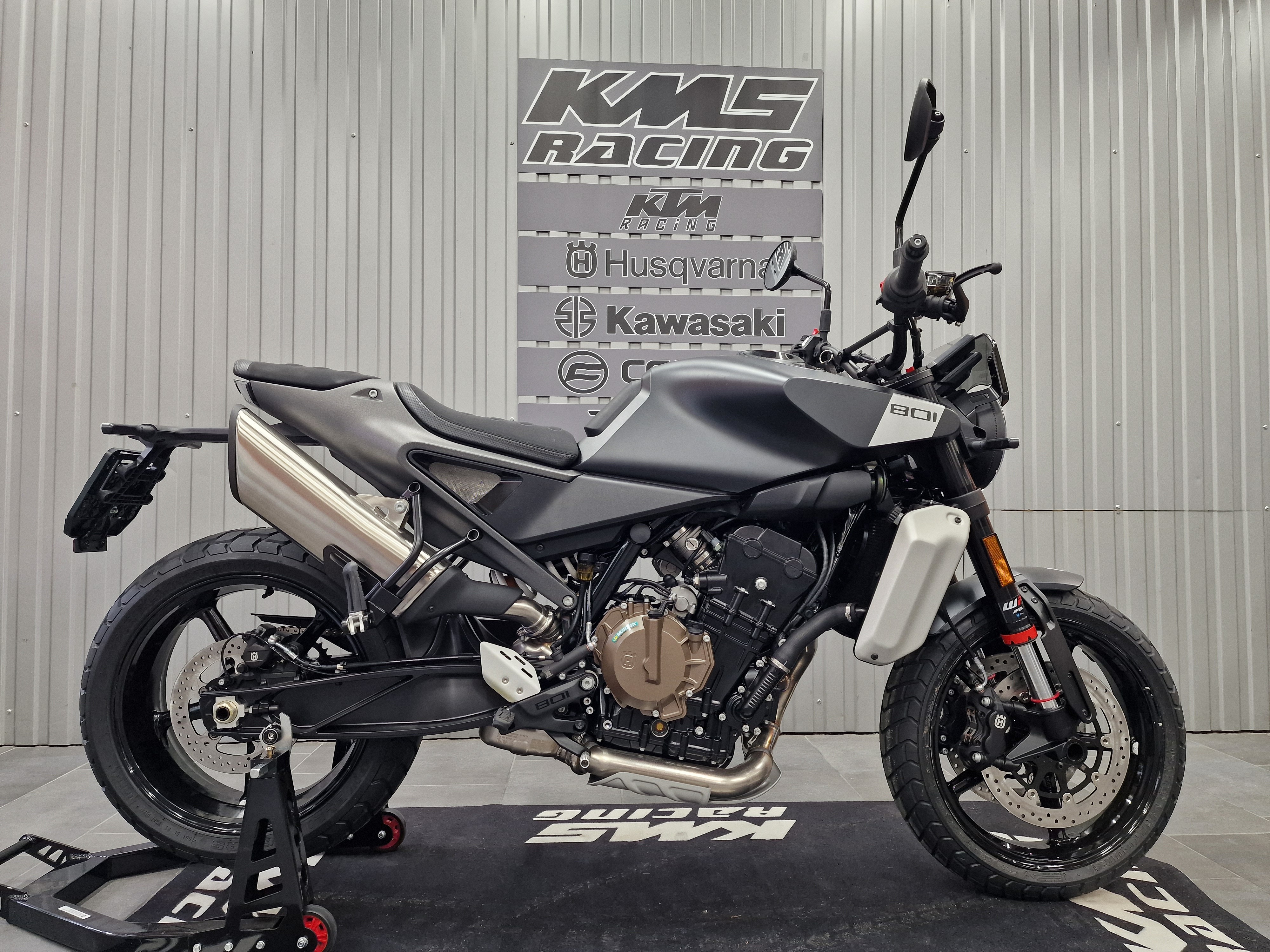 HUSQVARNA SVARTPILEN 125