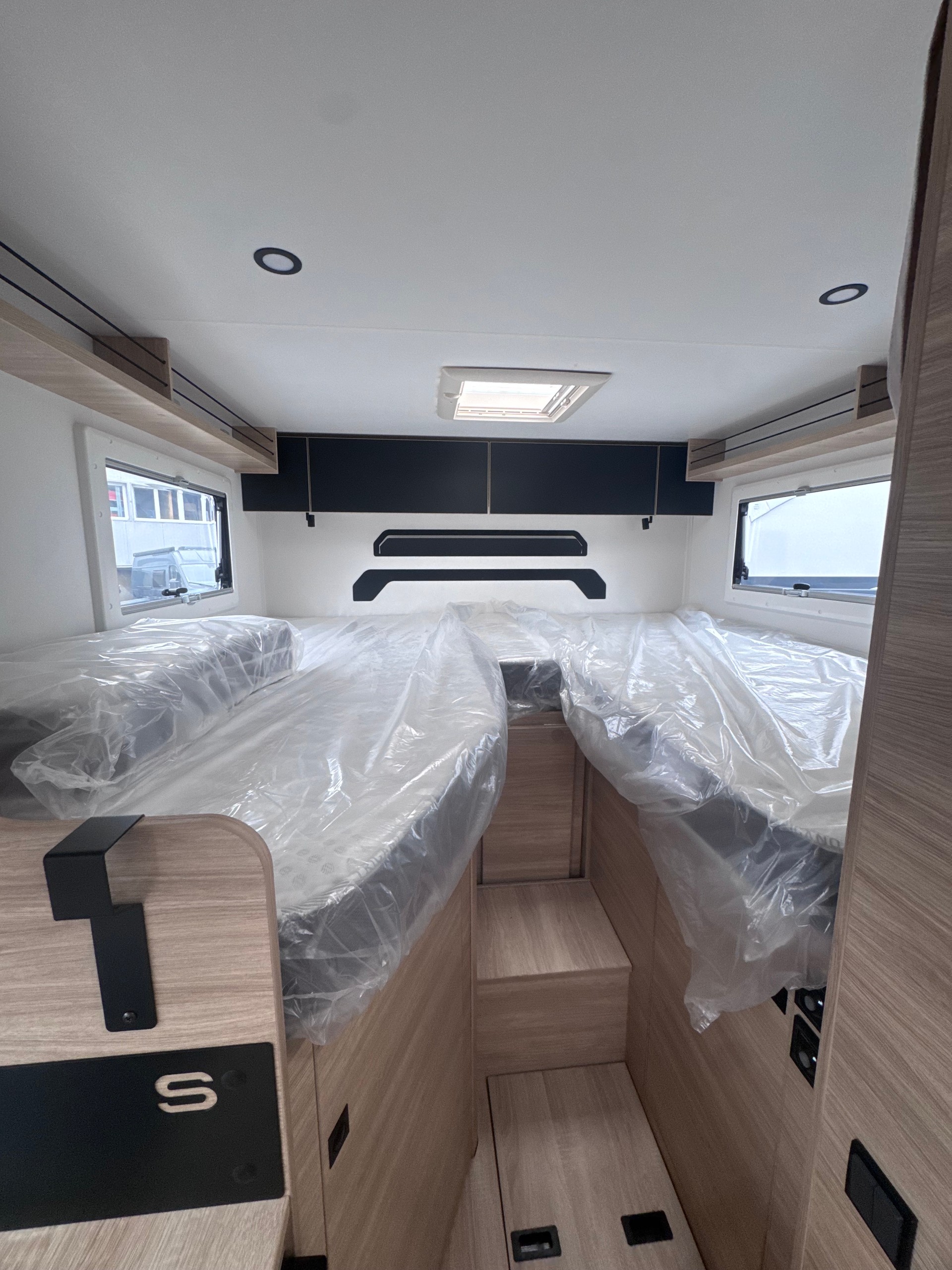 CHALLENGER Ford S217 Sport Edition - 12