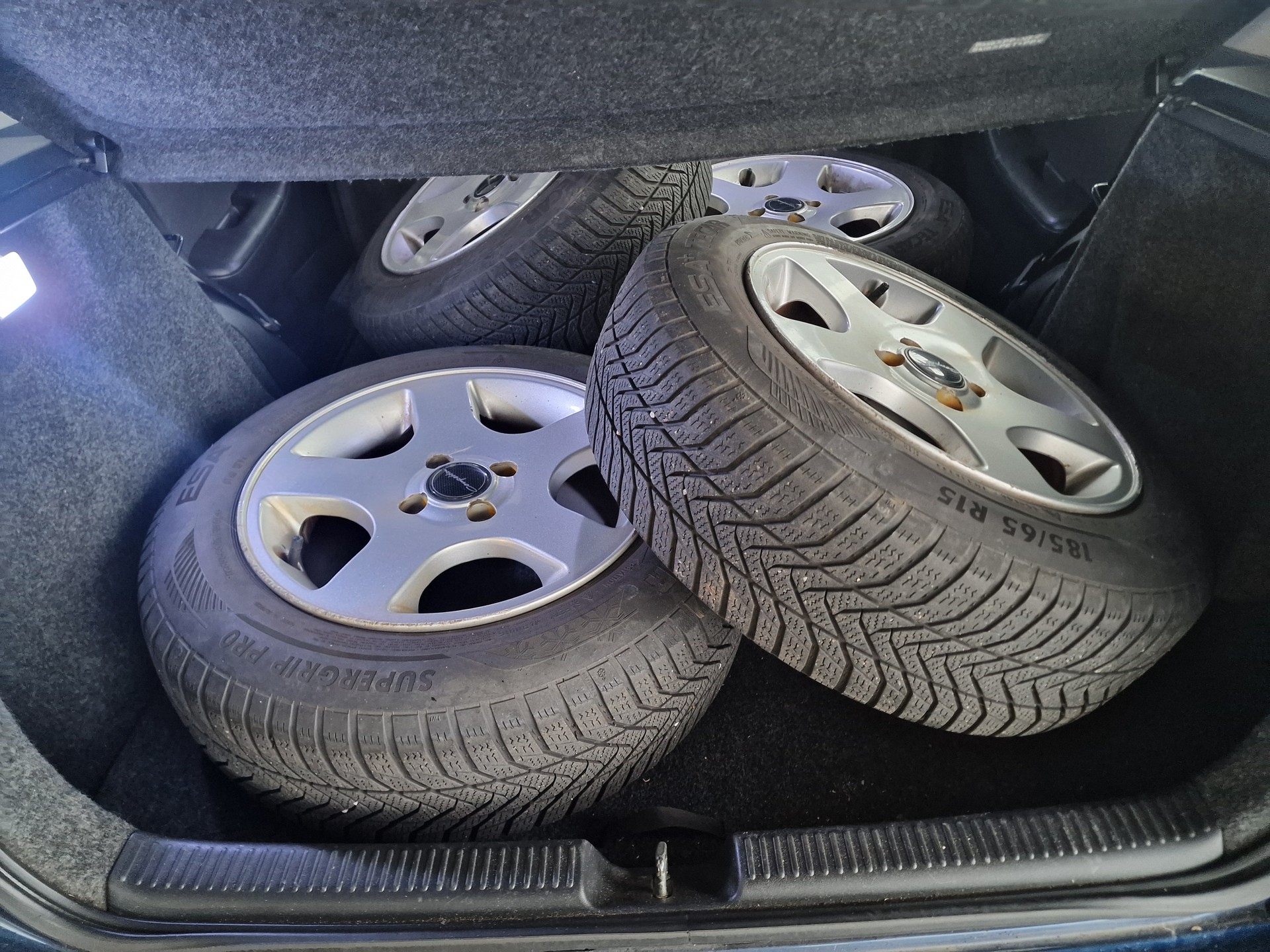 TOYOTA Corolla 1.6 Linea Terra 12Mt Gara MFK Neu - 14