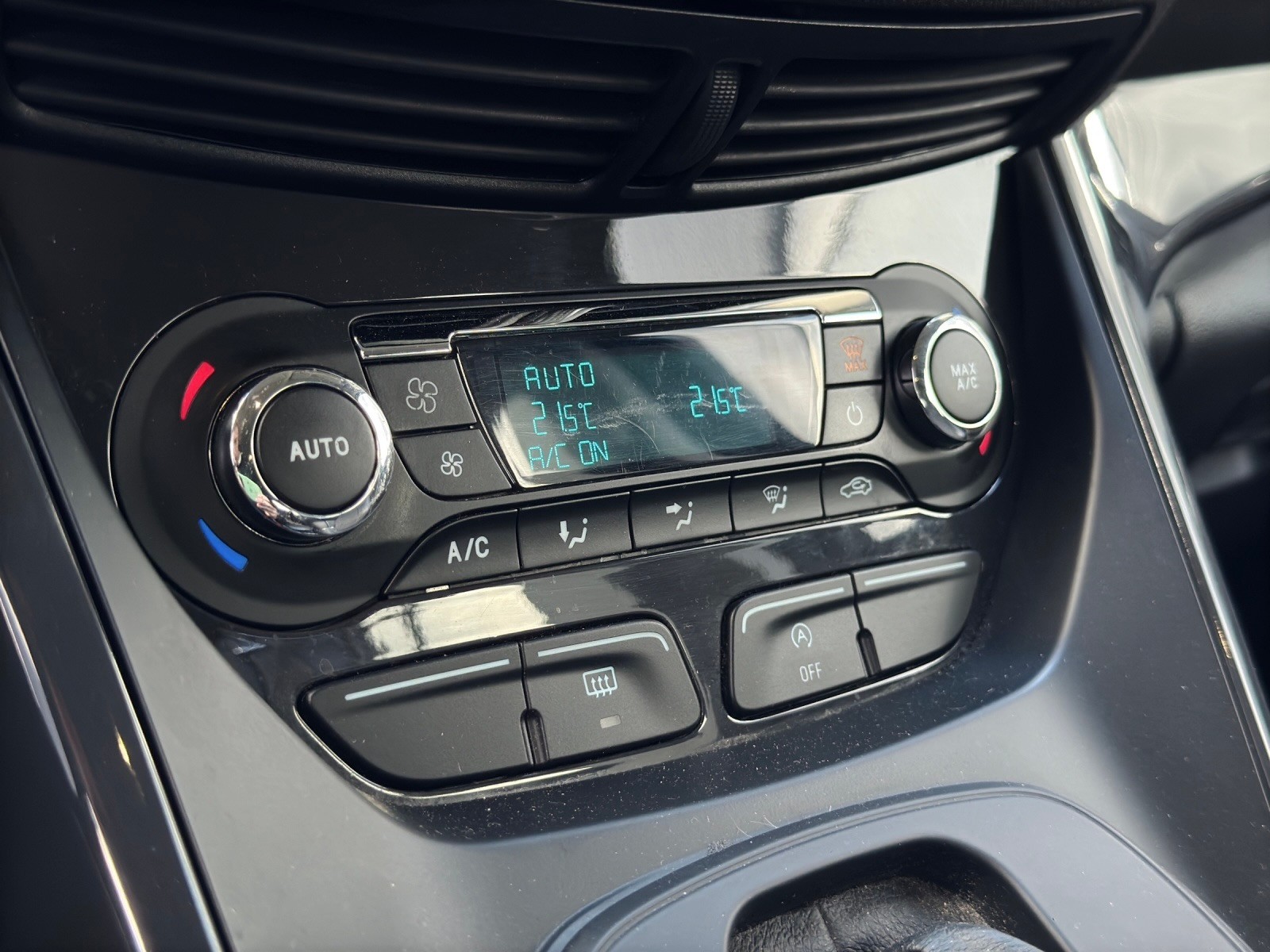 FORD Kuga 2.0 TDCi Titanium 4WD PowerShift - 16