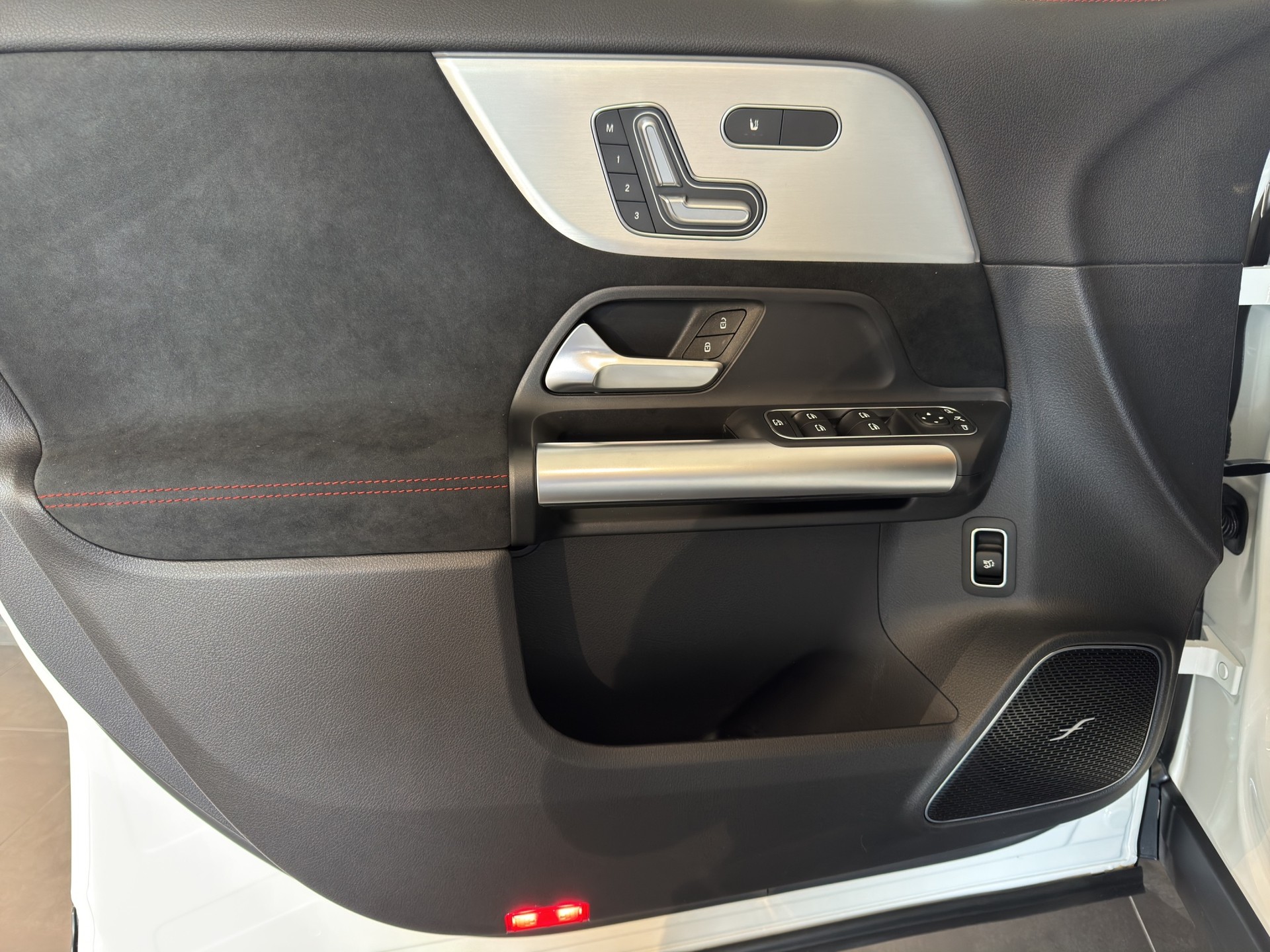 MERCEDES-BENZ EQA 350 66,5 kWh 4Matic Excellence - 12