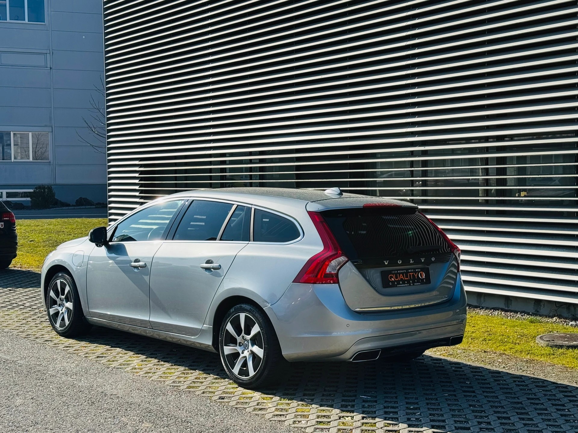 VOLVO V60 D6 AWD Plug-in Hybrid Pure Limited Geartronic - 9
