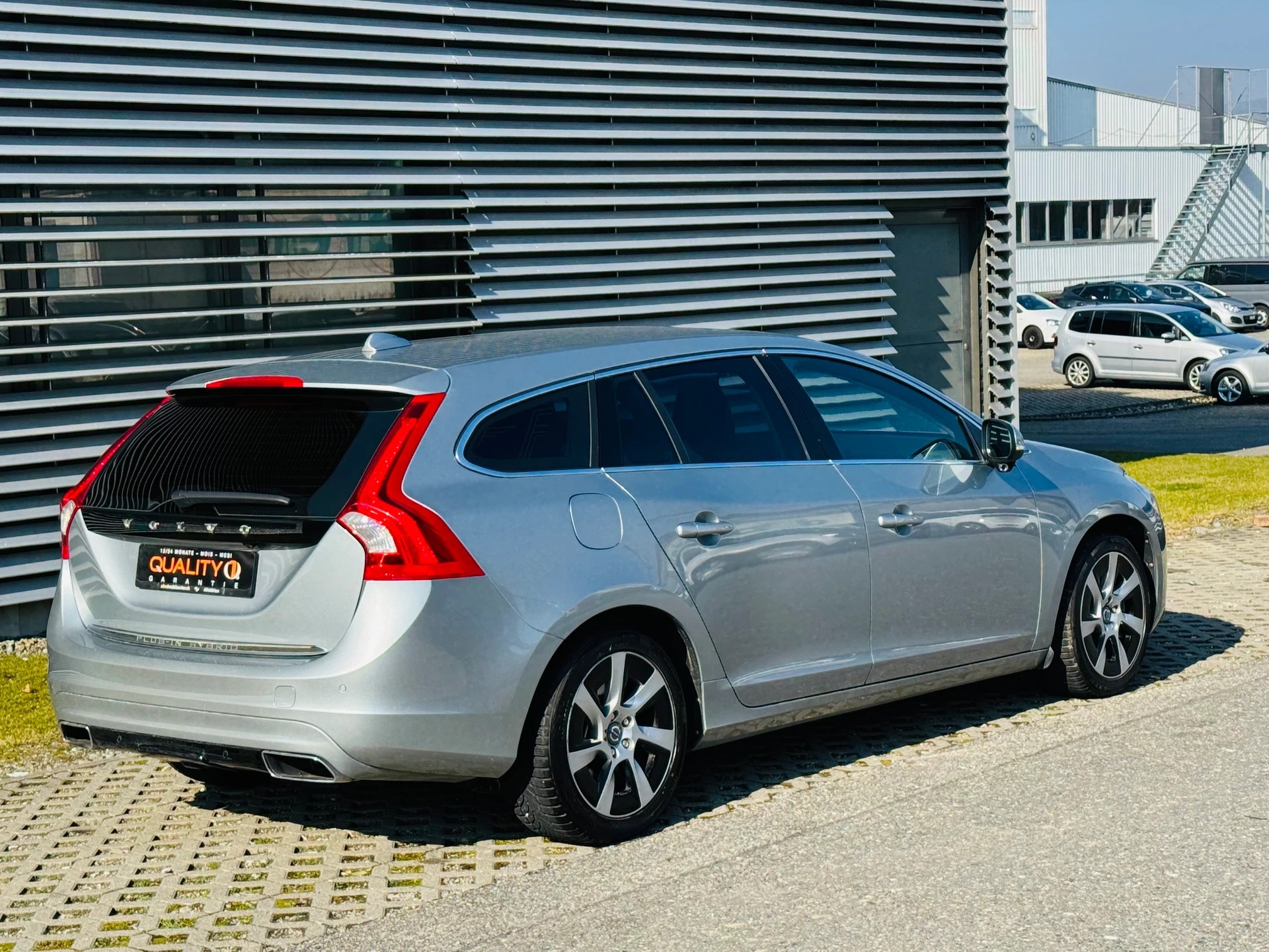VOLVO V60 D6 AWD Plug-in Hybrid Pure Limited Geartronic - 3