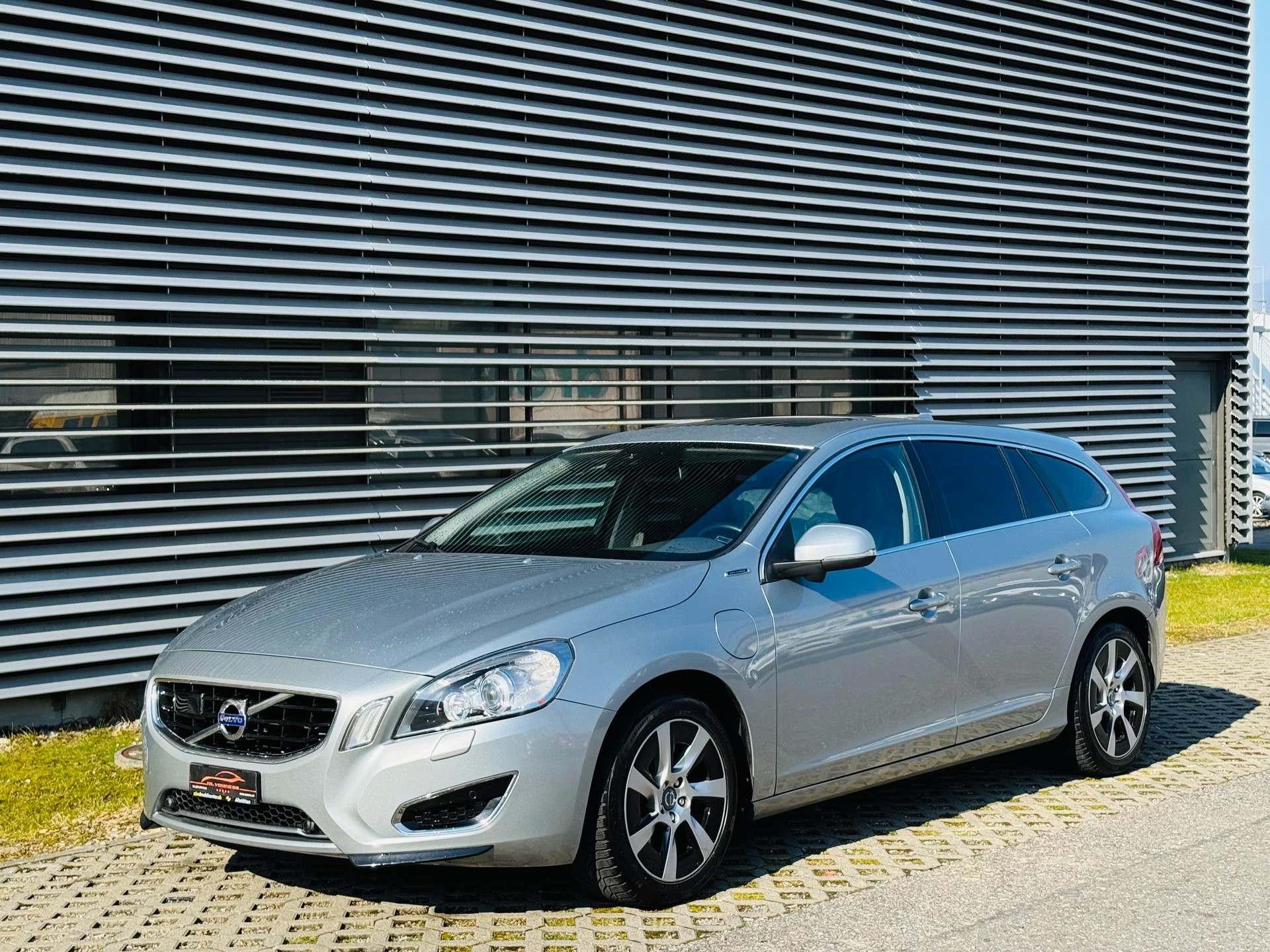 VOLVO V60 D6 AWD Plug-in Hybrid Pure Limited Geartronic - 5