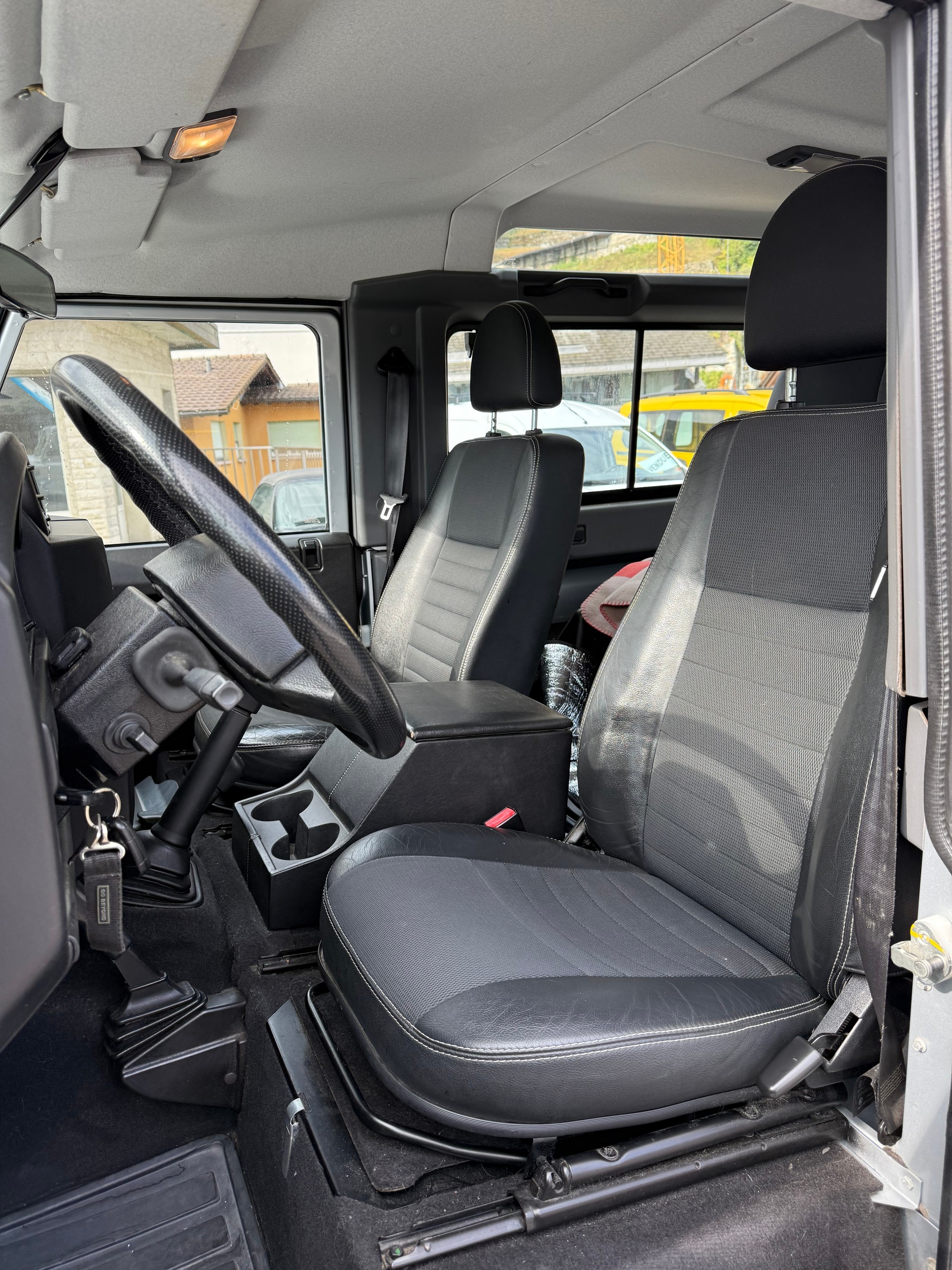 LAND ROVER Defender 90 SW 2.4Tdc - 9