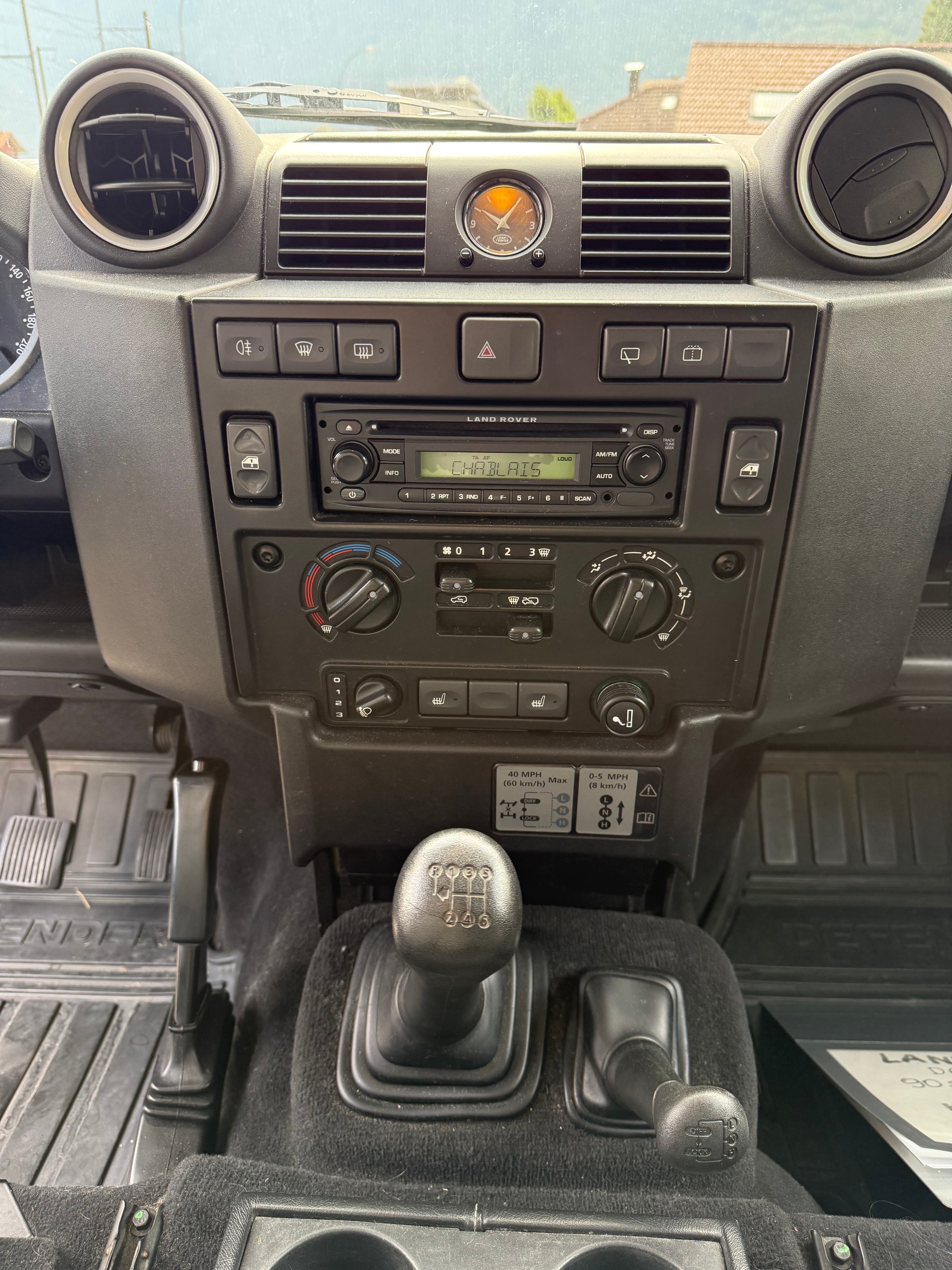 LAND ROVER Defender 90 SW 2.4Tdc - 12