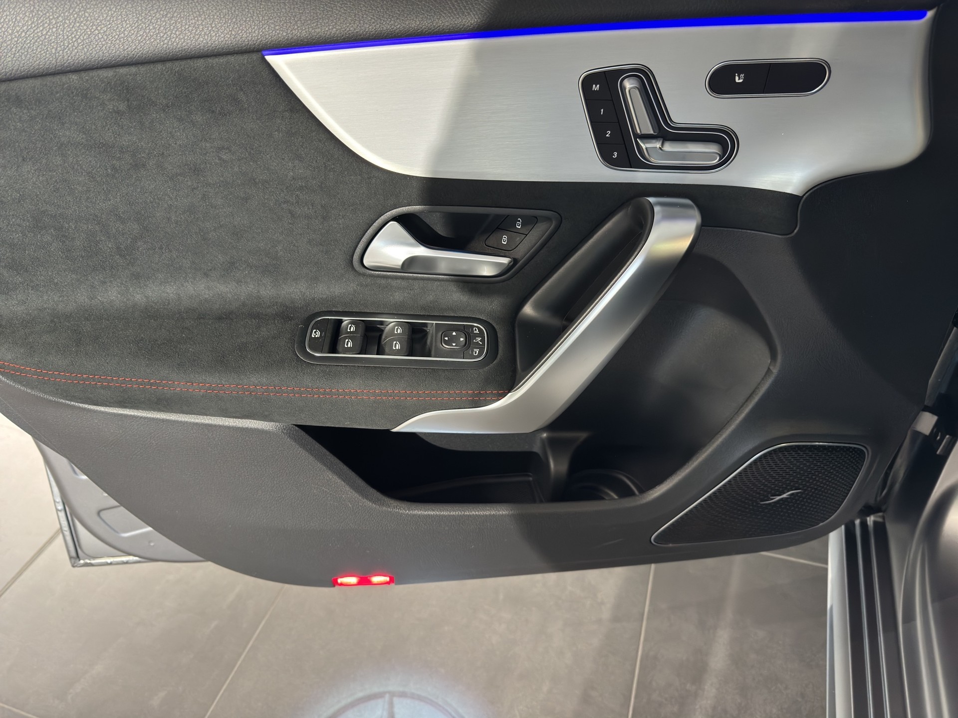 MERCEDES-BENZ A 220 4Matic 8G-DCT - 11