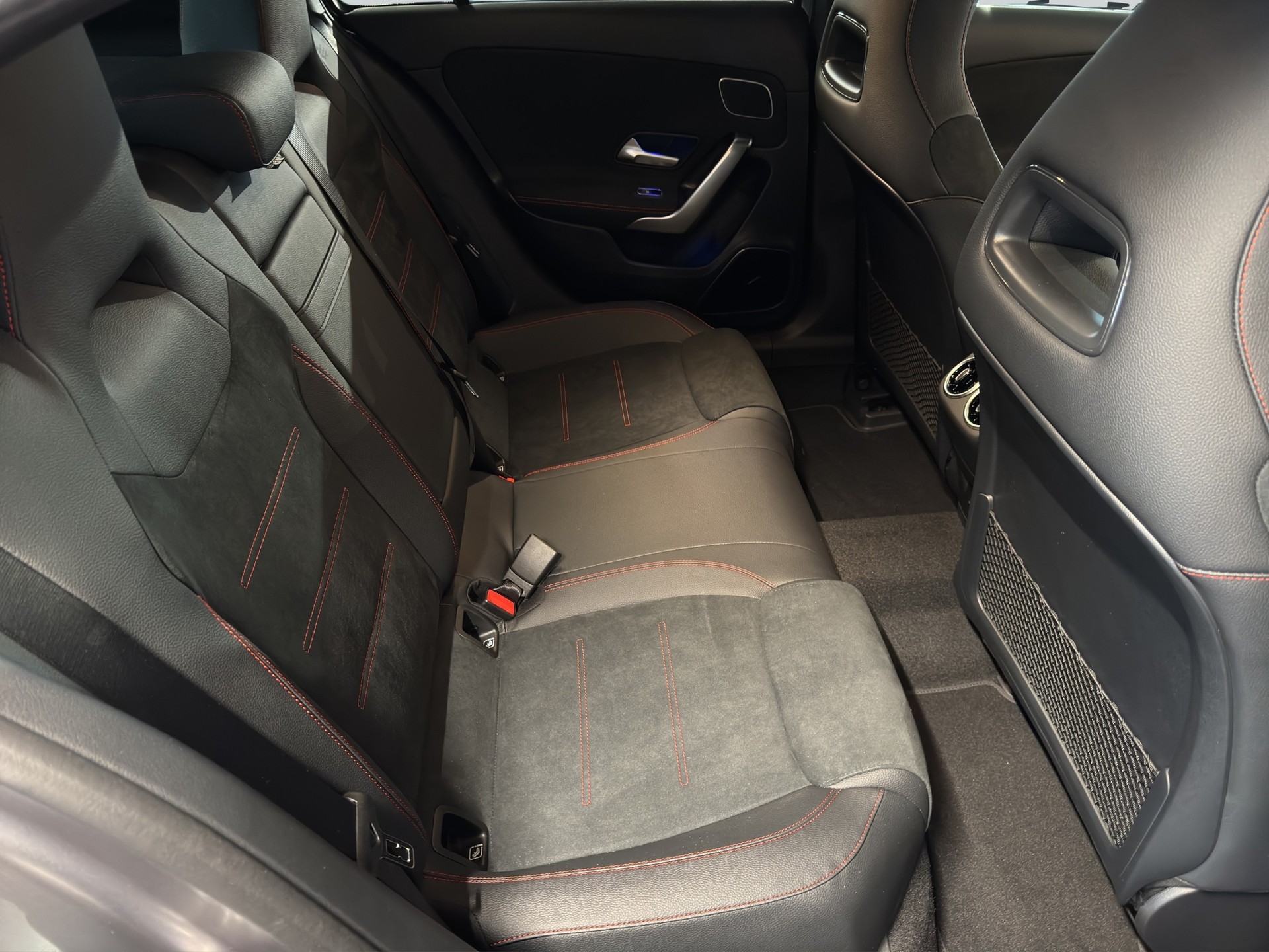 MERCEDES-BENZ A 220 4Matic 8G-DCT - 12