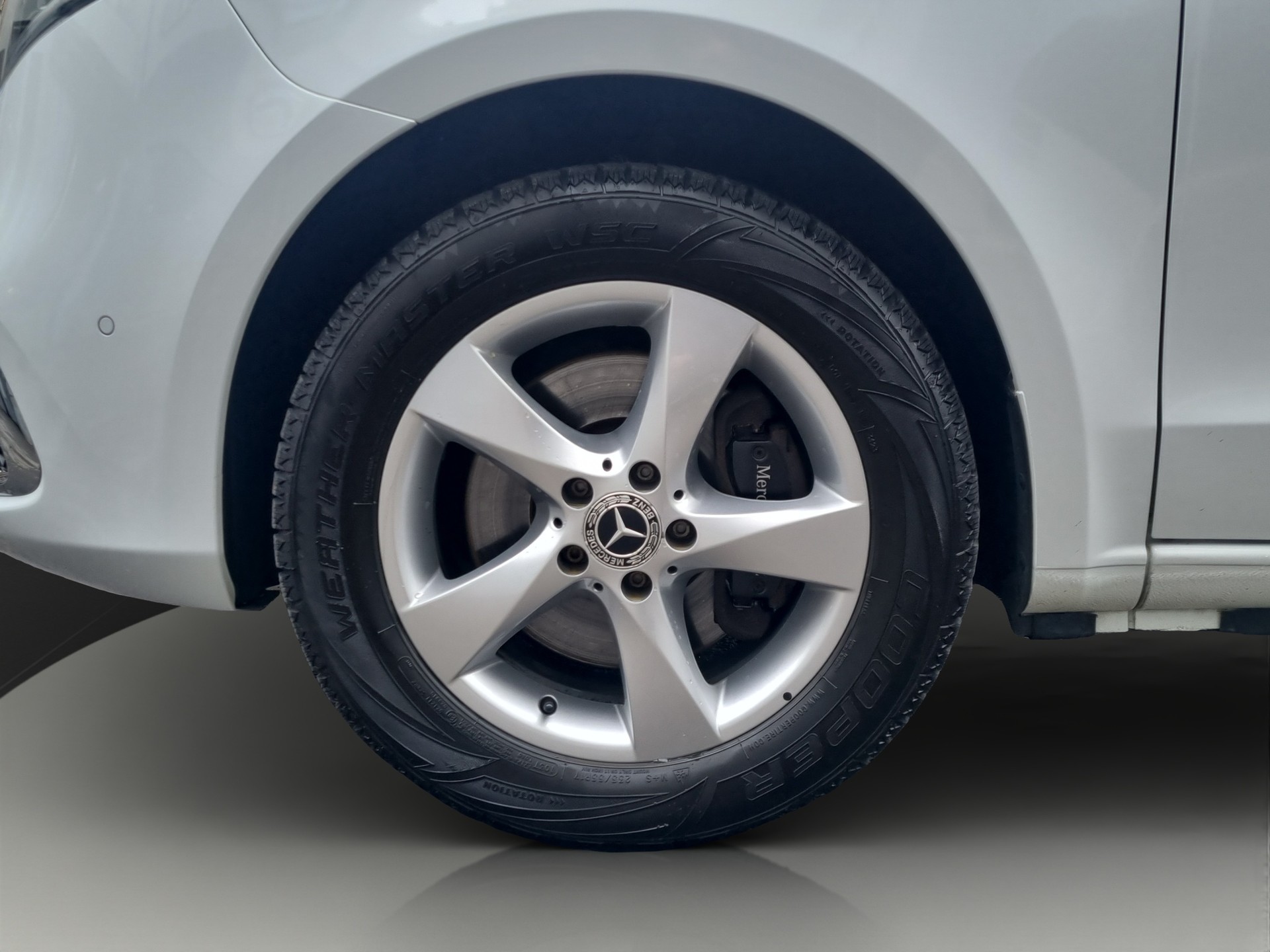 MERCEDES-BENZ V 300 d Swiss Ed. lang 4matic Van - 15