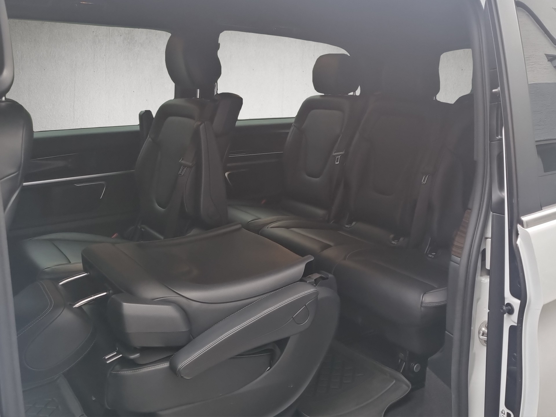 MERCEDES-BENZ V 300 d Swiss Ed. lang 4matic Van - 11