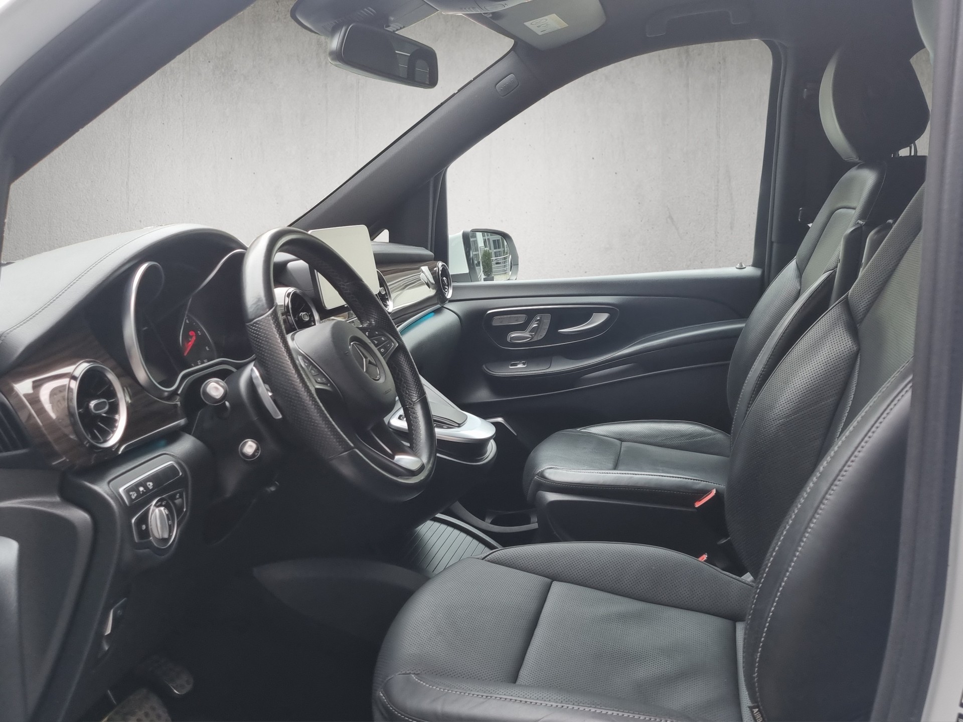 MERCEDES-BENZ V 300 d Swiss Ed. lang 4matic Van - 9