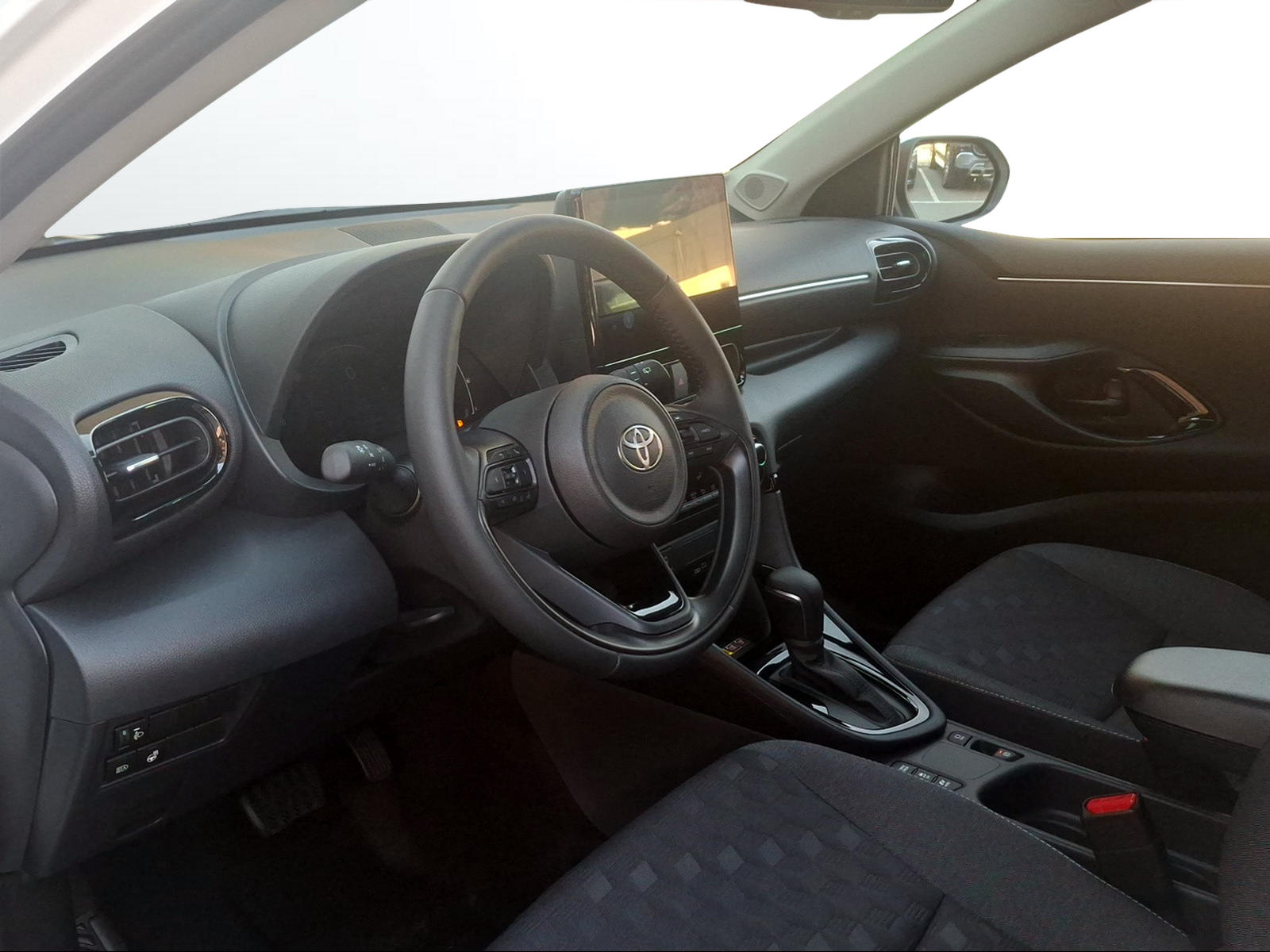 TOYOTA Yaris 1.5 Trend e-CVT - 10