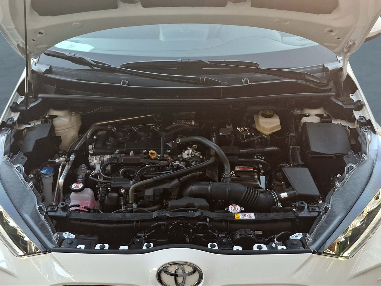 TOYOTA Yaris 1.5 Trend e-CVT - 14