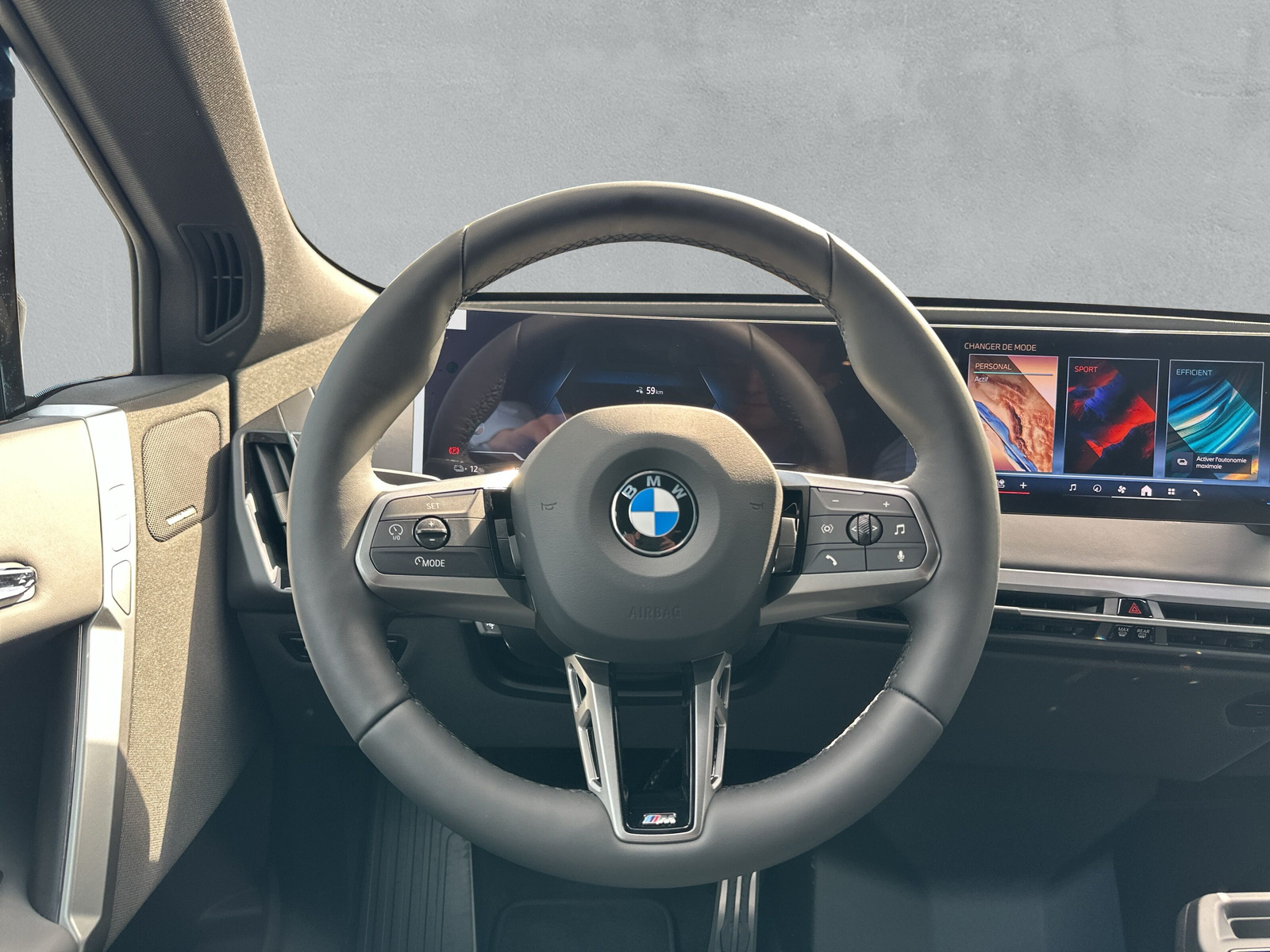 BMW iX xDrive60 M Sport - 16