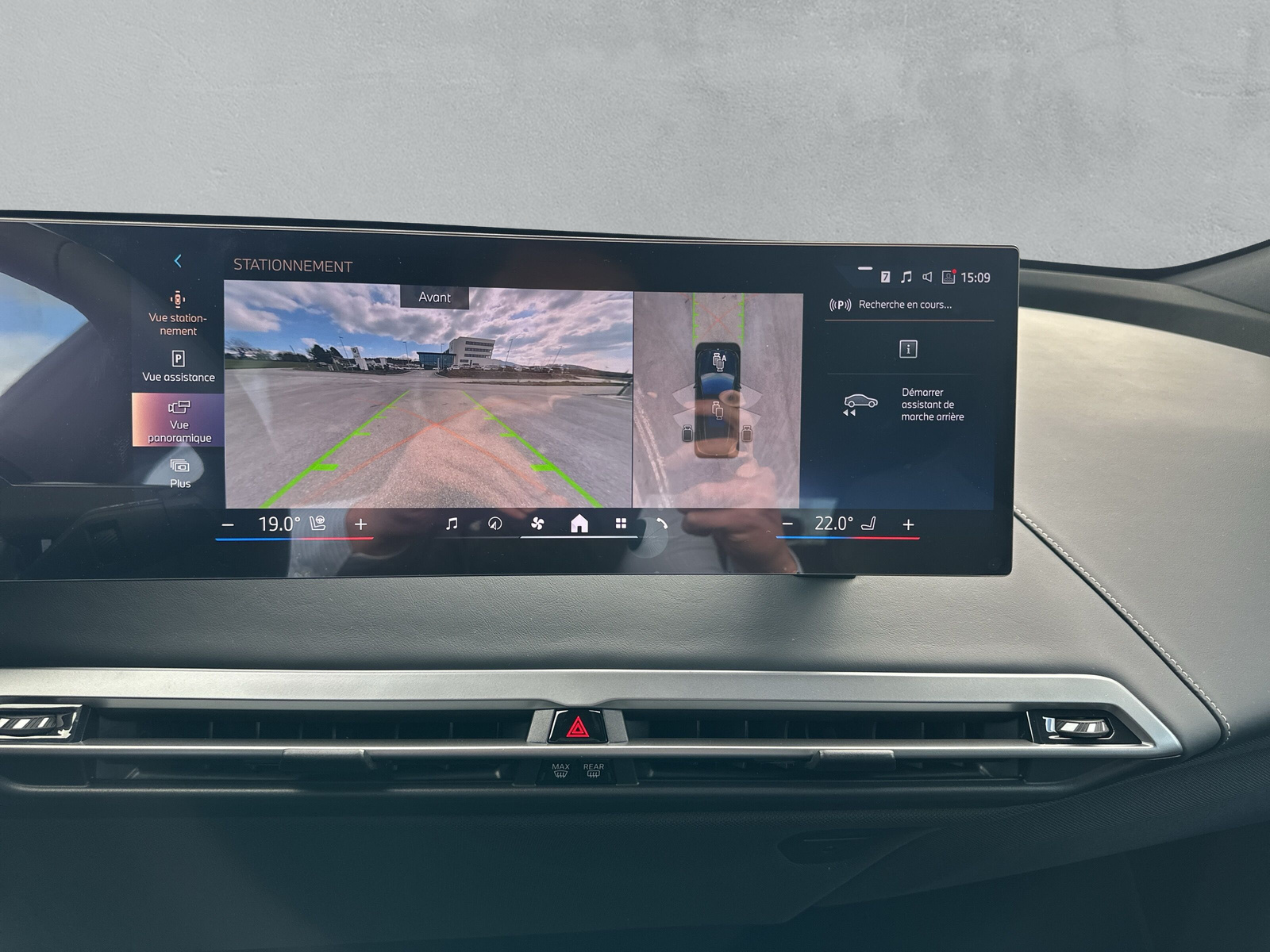 BMW iX xDrive60 M Sport - 15
