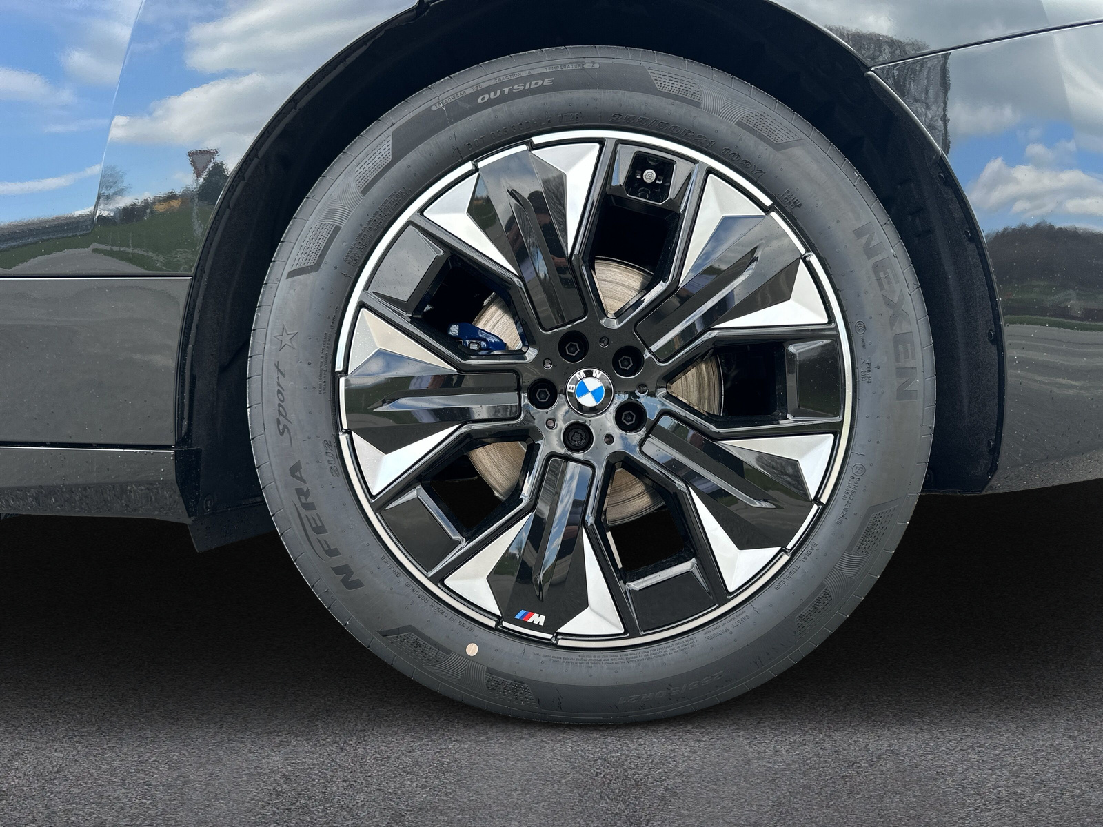 BMW iX xDrive60 M Sport - 9