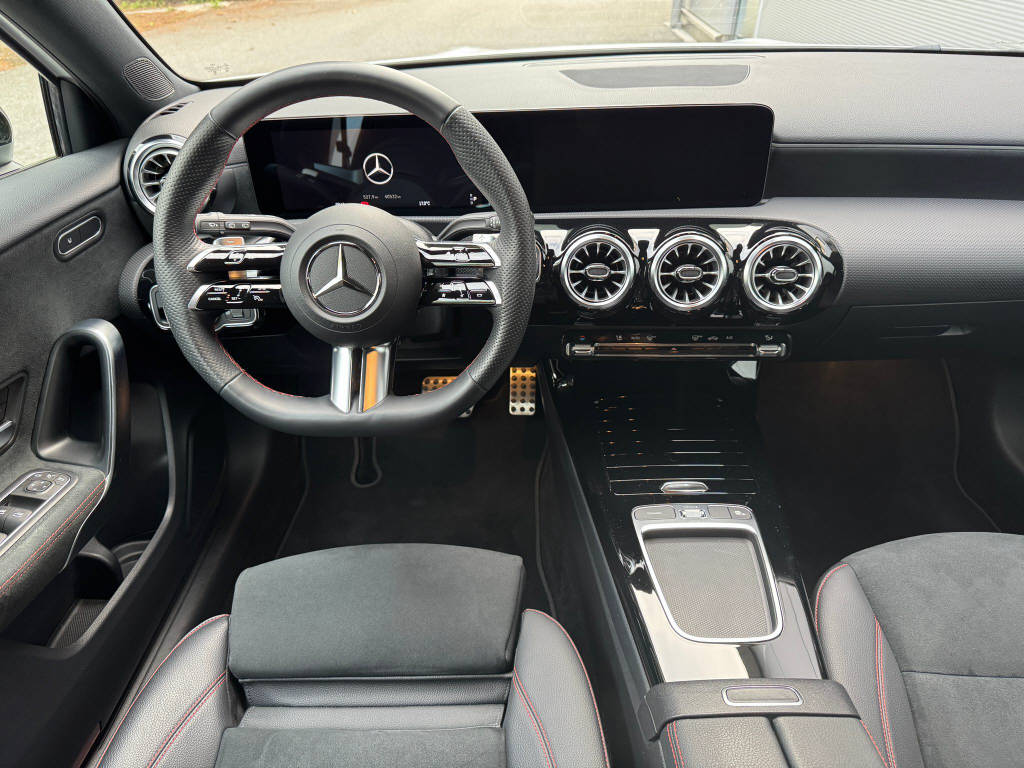 MERCEDES-BENZ A 200 AMG Line - 6