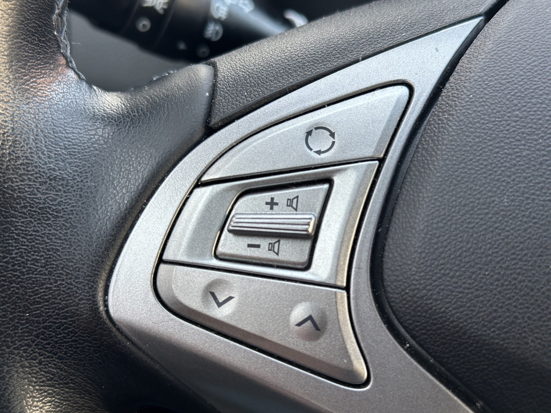 HYUNDAI iX20 1.6 Amplia Automatic - 24