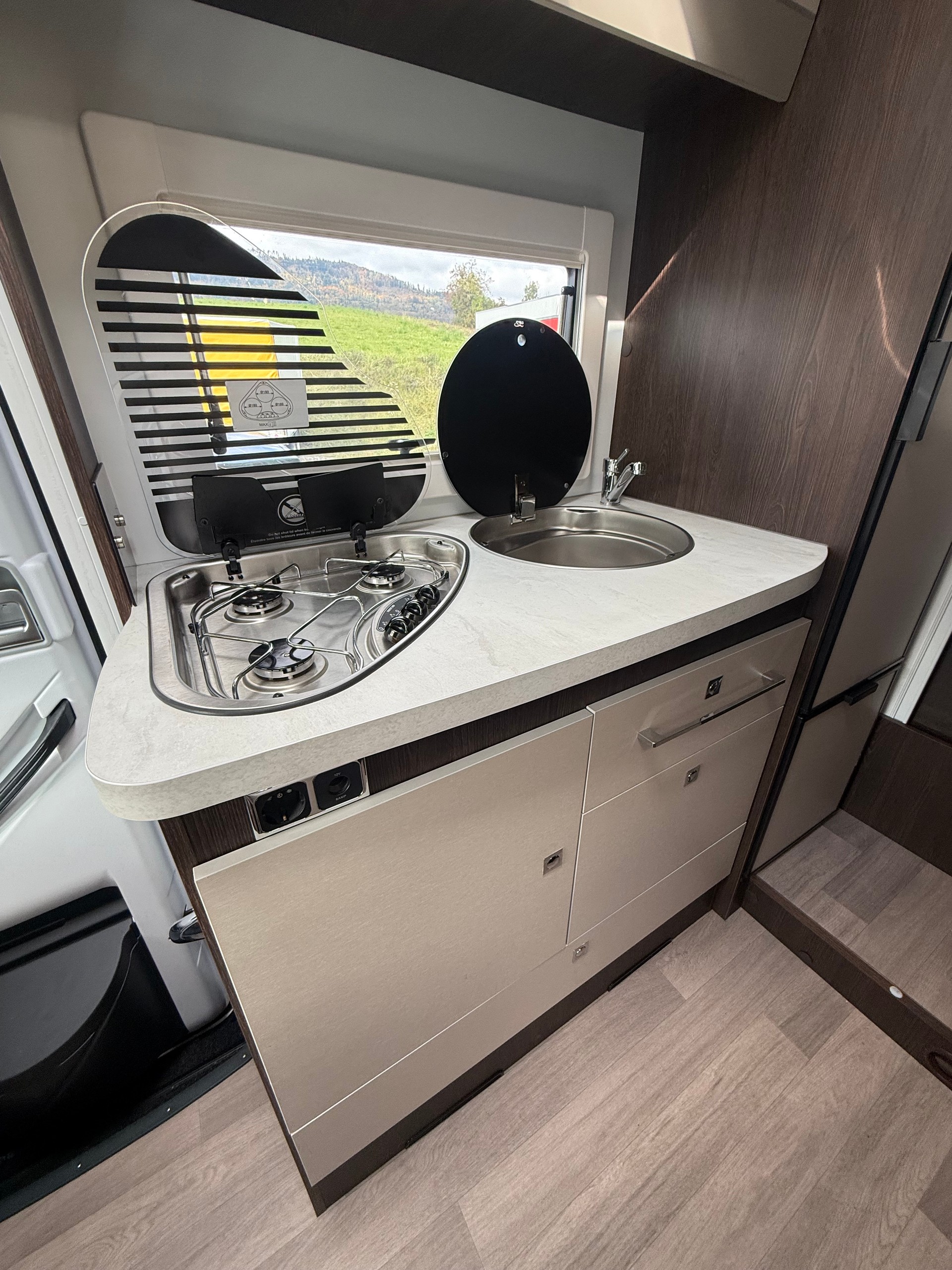 BENIMAR Benimar Tessoro 483 Automatique 170 PS (Panneau solaire 140W, Porte-vélos) - 8