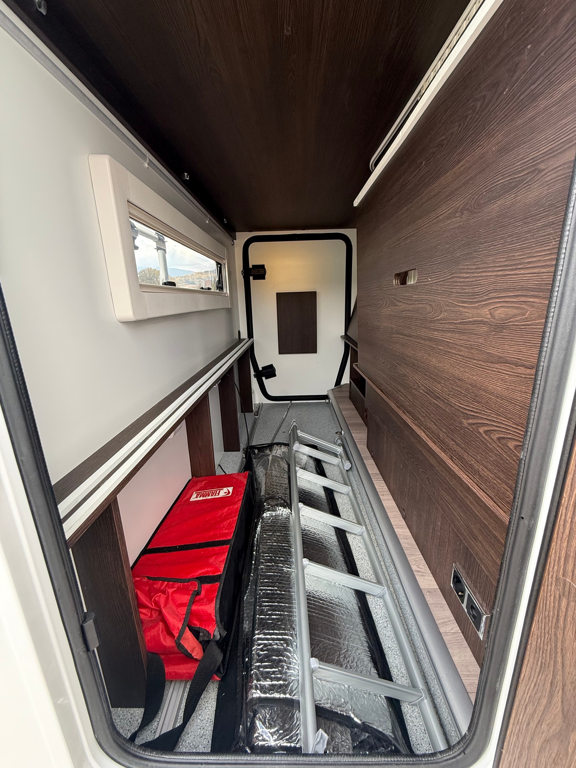 BENIMAR Benimar Tessoro 483 Automatique 170 PS (Panneau solaire 140W, Porte-vélos) - 13