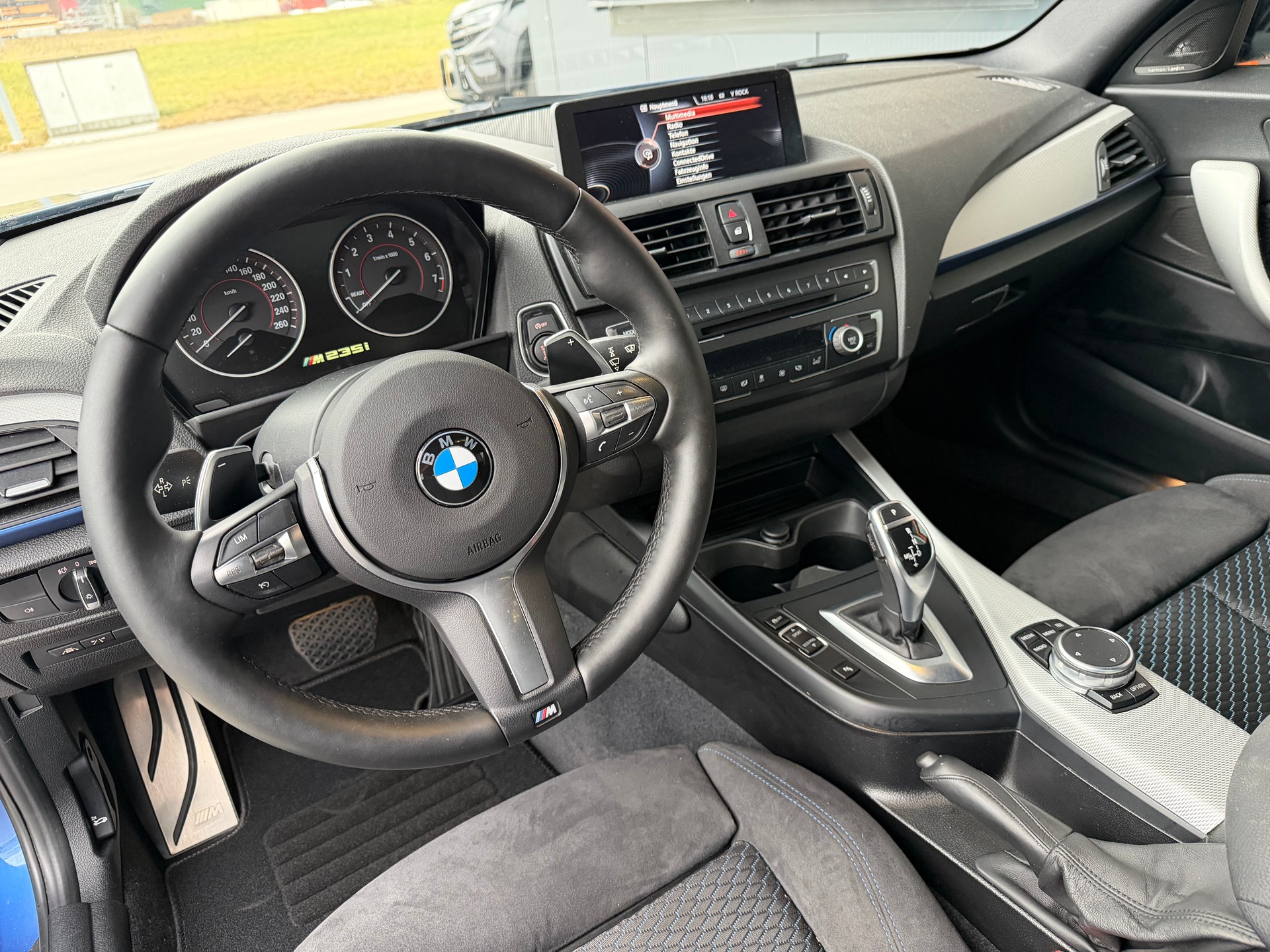 BMW M235i Steptronic - 11