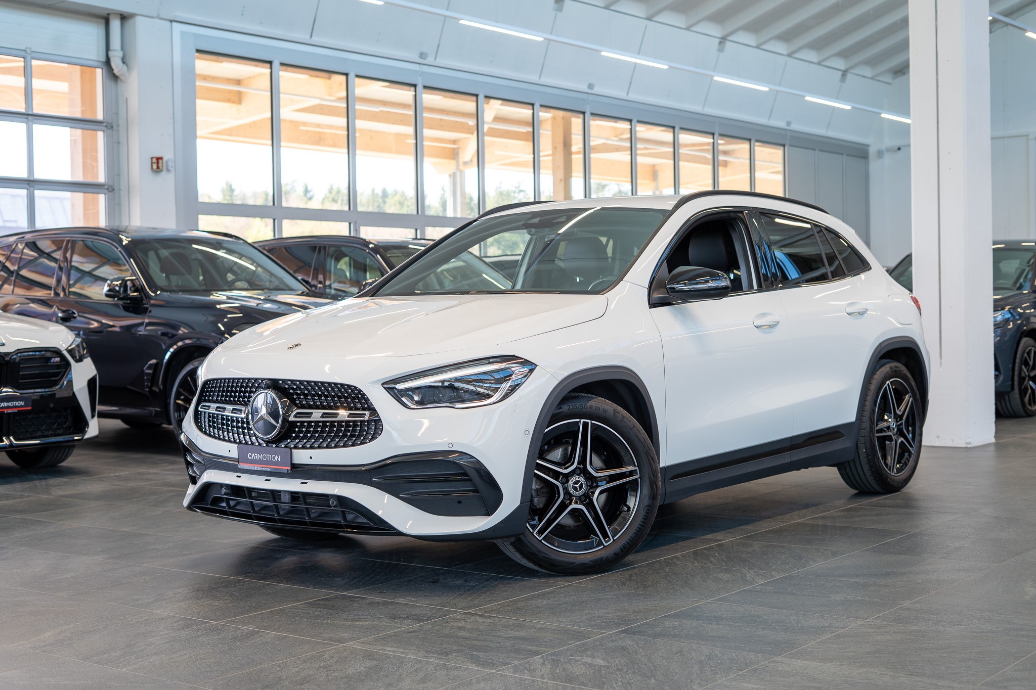 GLA 200 AMG Line 4matic / Ambiente-beleuchtung / Navi / Rückfahrkamera