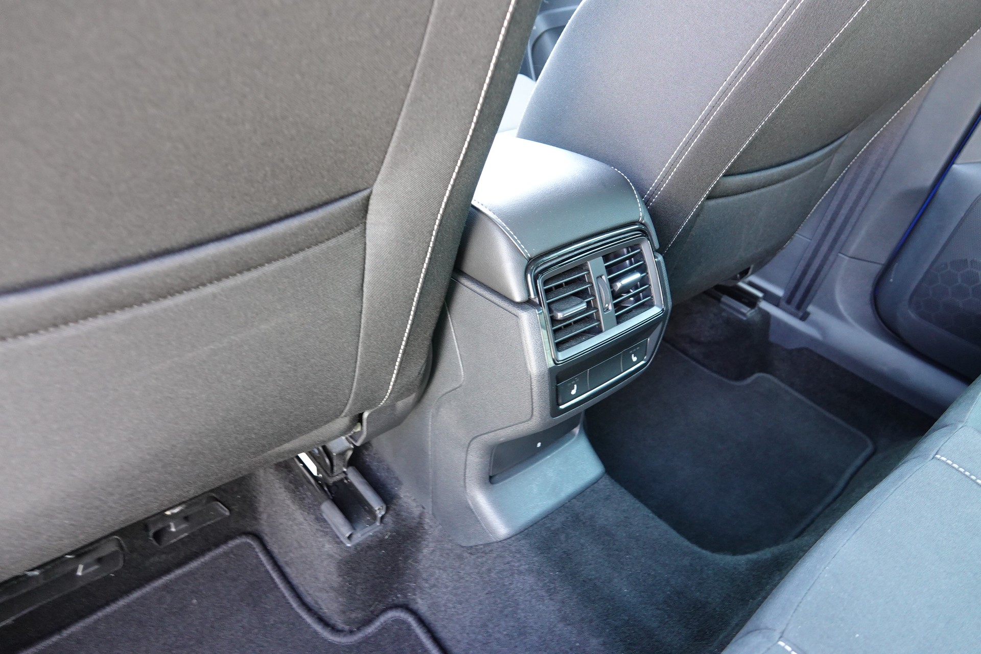SKODA Karoq 2.0 TSI SportLine DSG 4x4 - 16