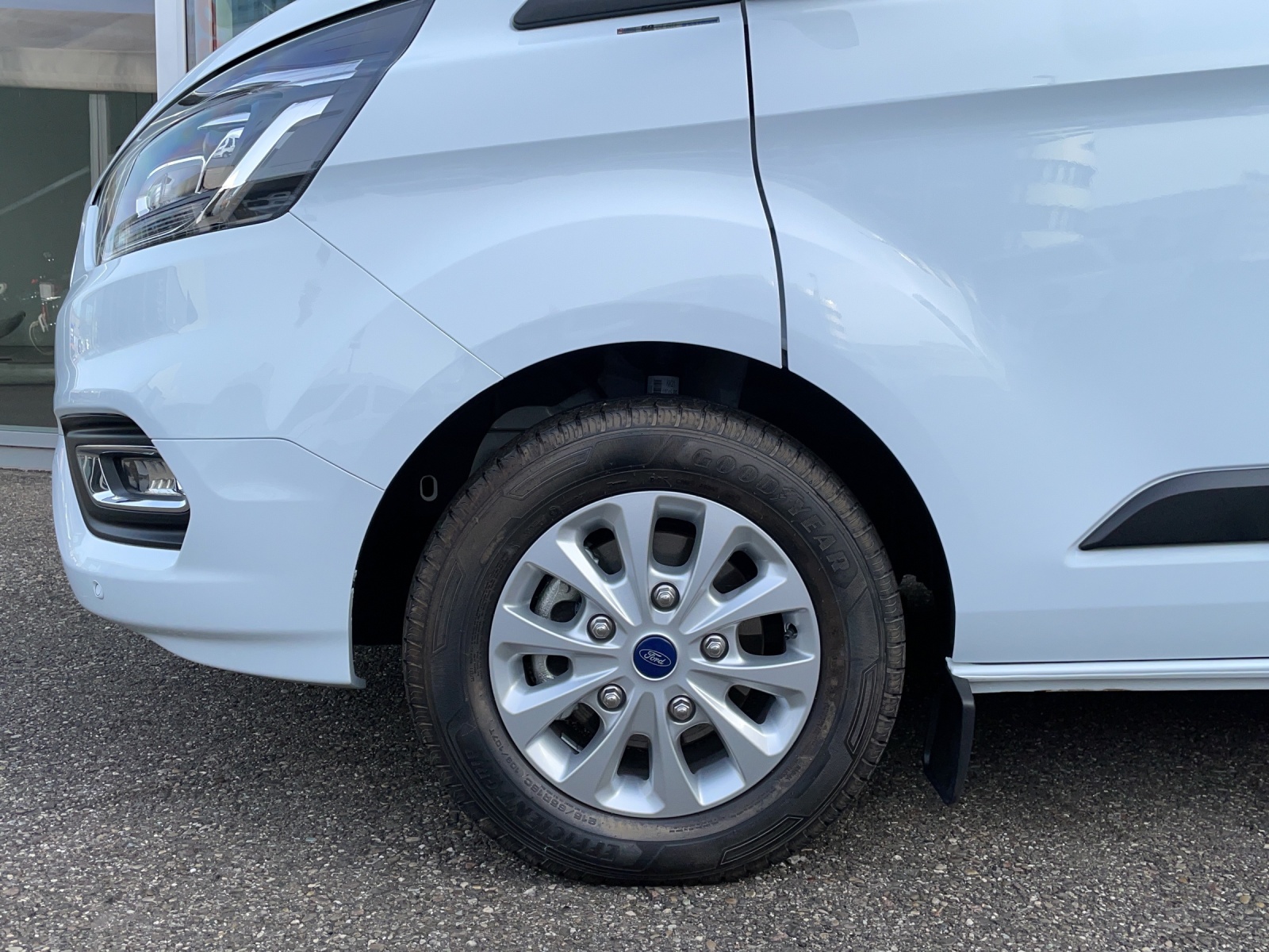 FORD Tourneo Custom Bus 320 L1 2.0 TDCi 185 Camper Trend Swiss Edition - 13