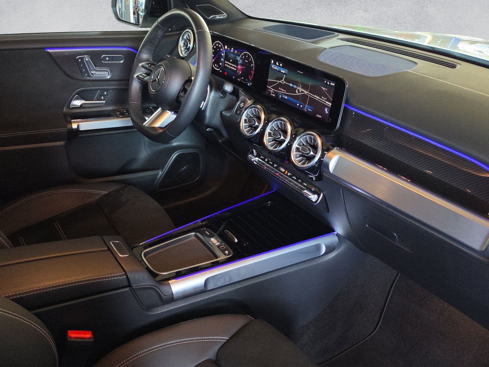 MERCEDES-BENZ GLB 220 4Matic AMG Line 8G-Tronic - 10
