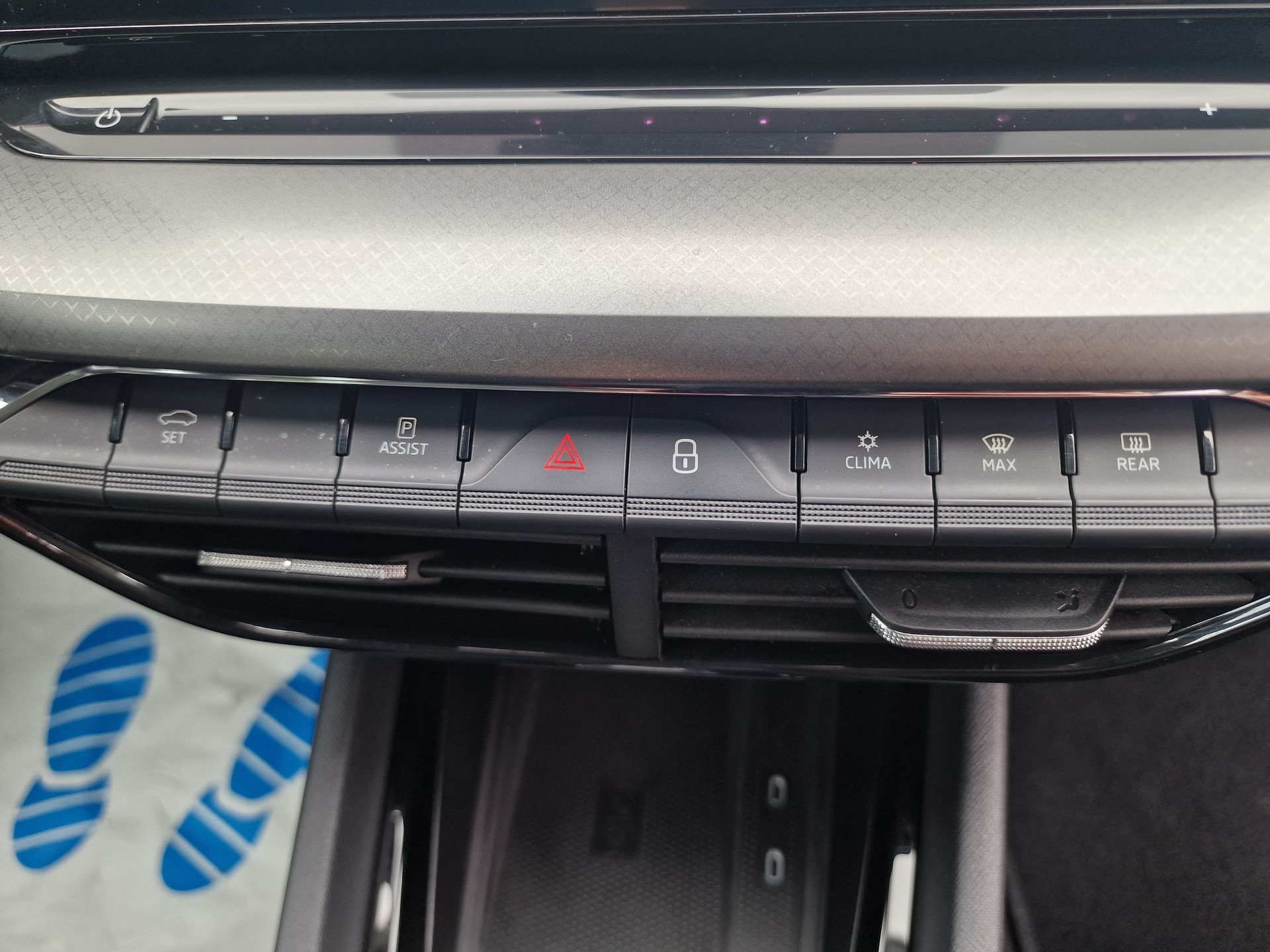 SKODA Octavia Combi 2.0 TDI DSG Ambition 4x4 24Mt Gara Anhängkupp - 21