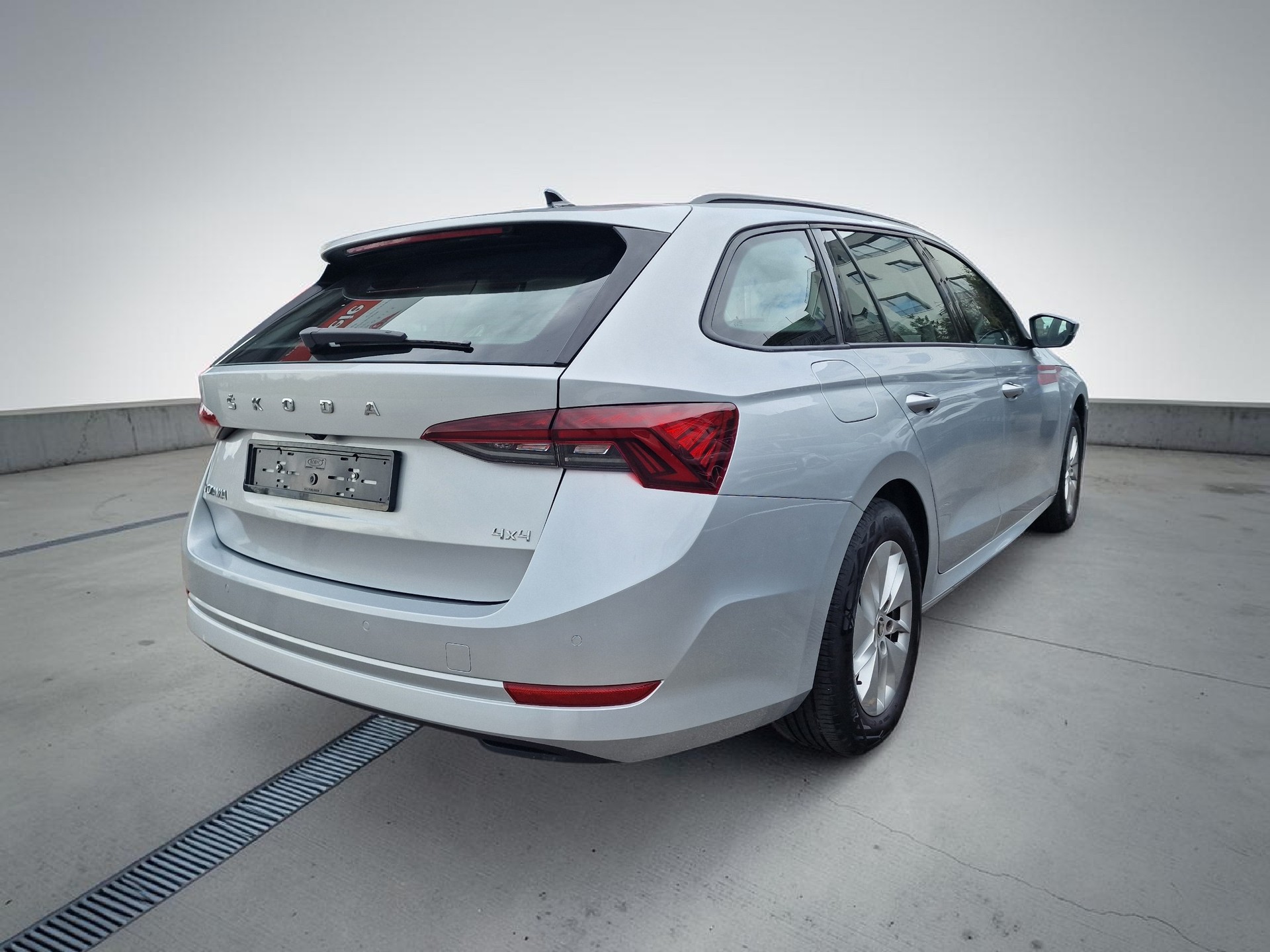 SKODA Octavia Combi 2.0 TDI DSG Ambition 4x4 24Mt Gara Anhängkupp - 8