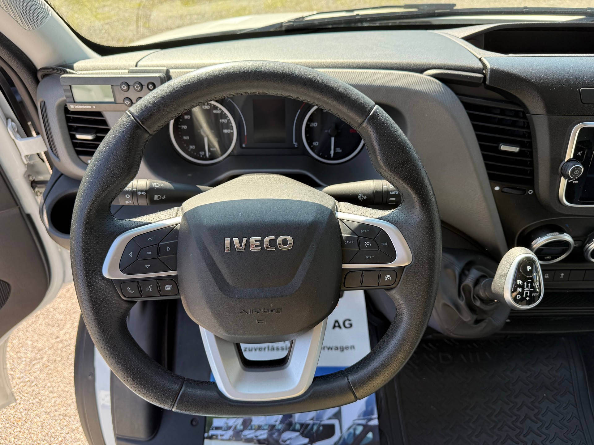 IVECO Daily 35S18 HI-MATIC Tiefkühl und Frischdienst Kühlwagen - 13