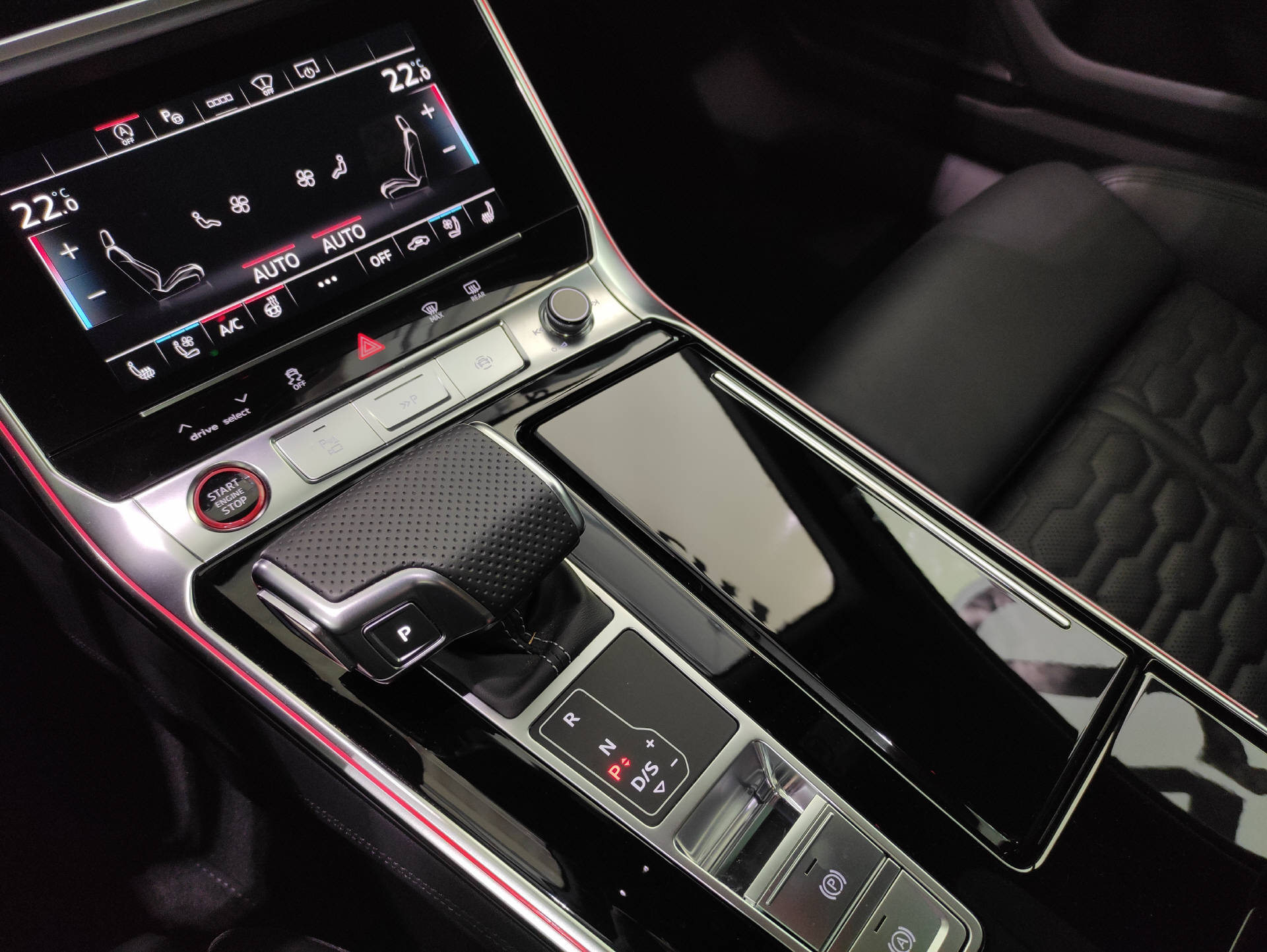 AUDI RS6 Avant 4.0 V8 TFSI performance quattro T-Tronic - 11