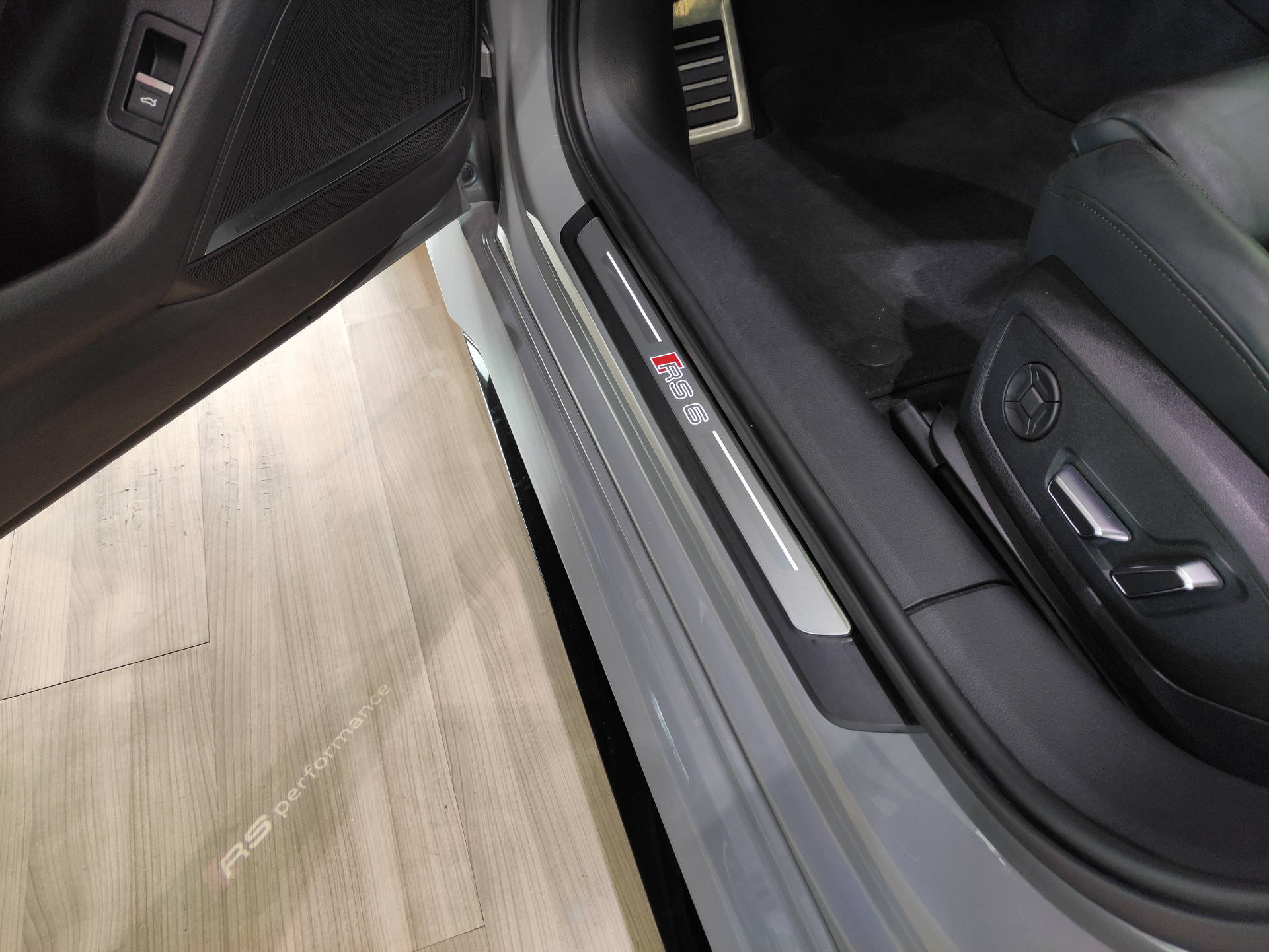 AUDI RS6 Avant 4.0 V8 TFSI performance quattro T-Tronic - 5