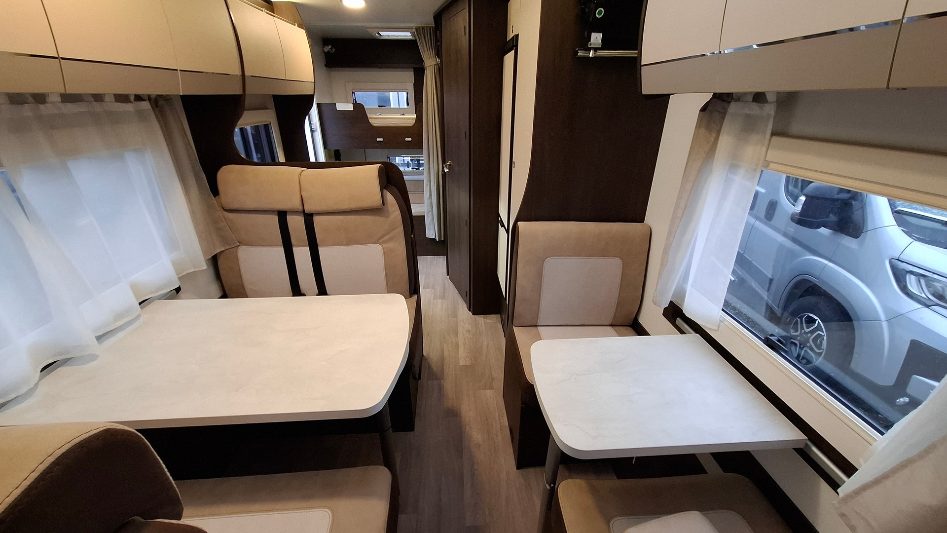 BENIMAR Sport 323 6 places (panneau solaire, marquise, porte-vélos, crochet d'attelage) - 6