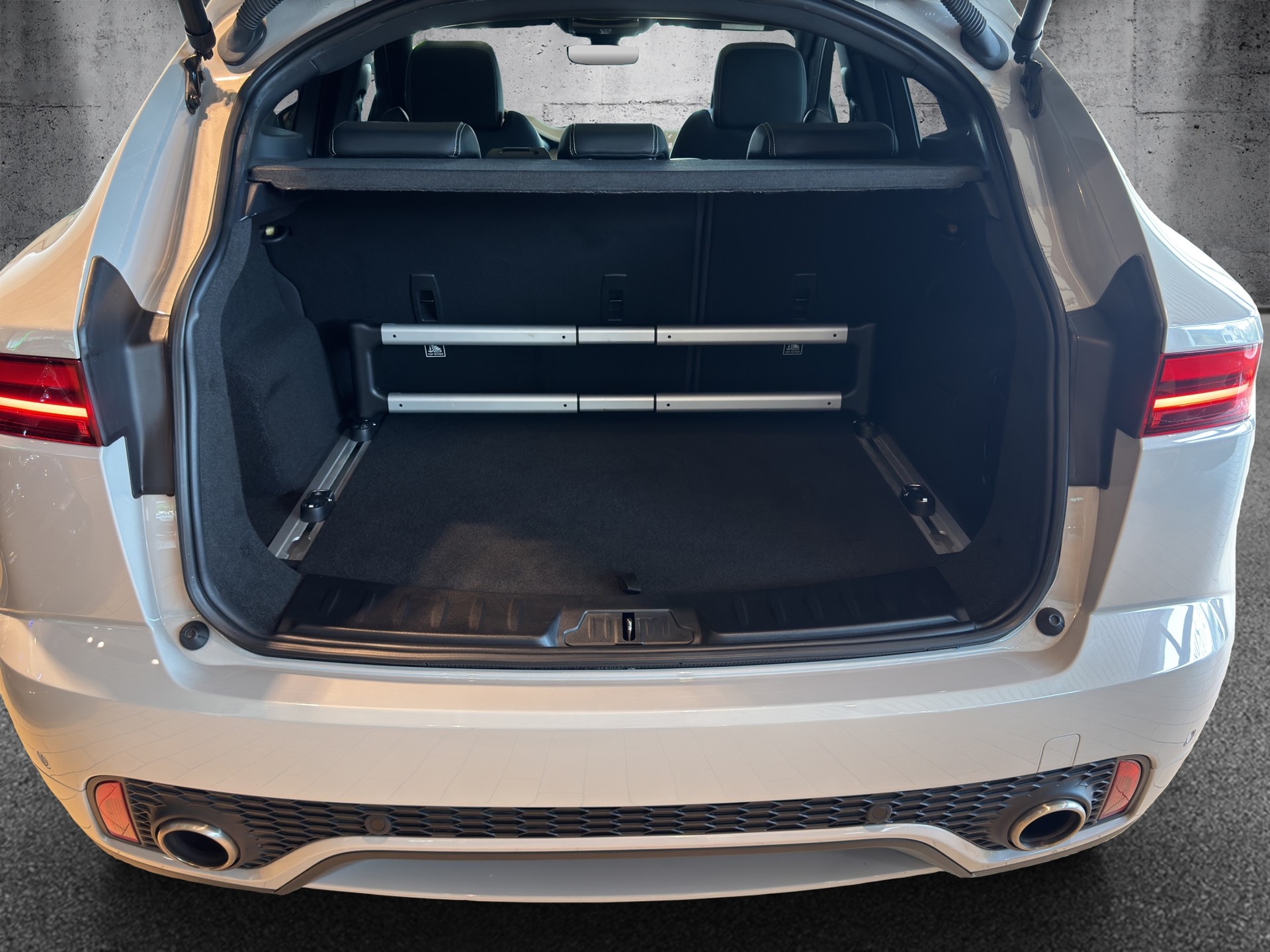 JAGUAR E-Pace 2.0 P300 R-Dynamic HSE AWD Automatik - 12