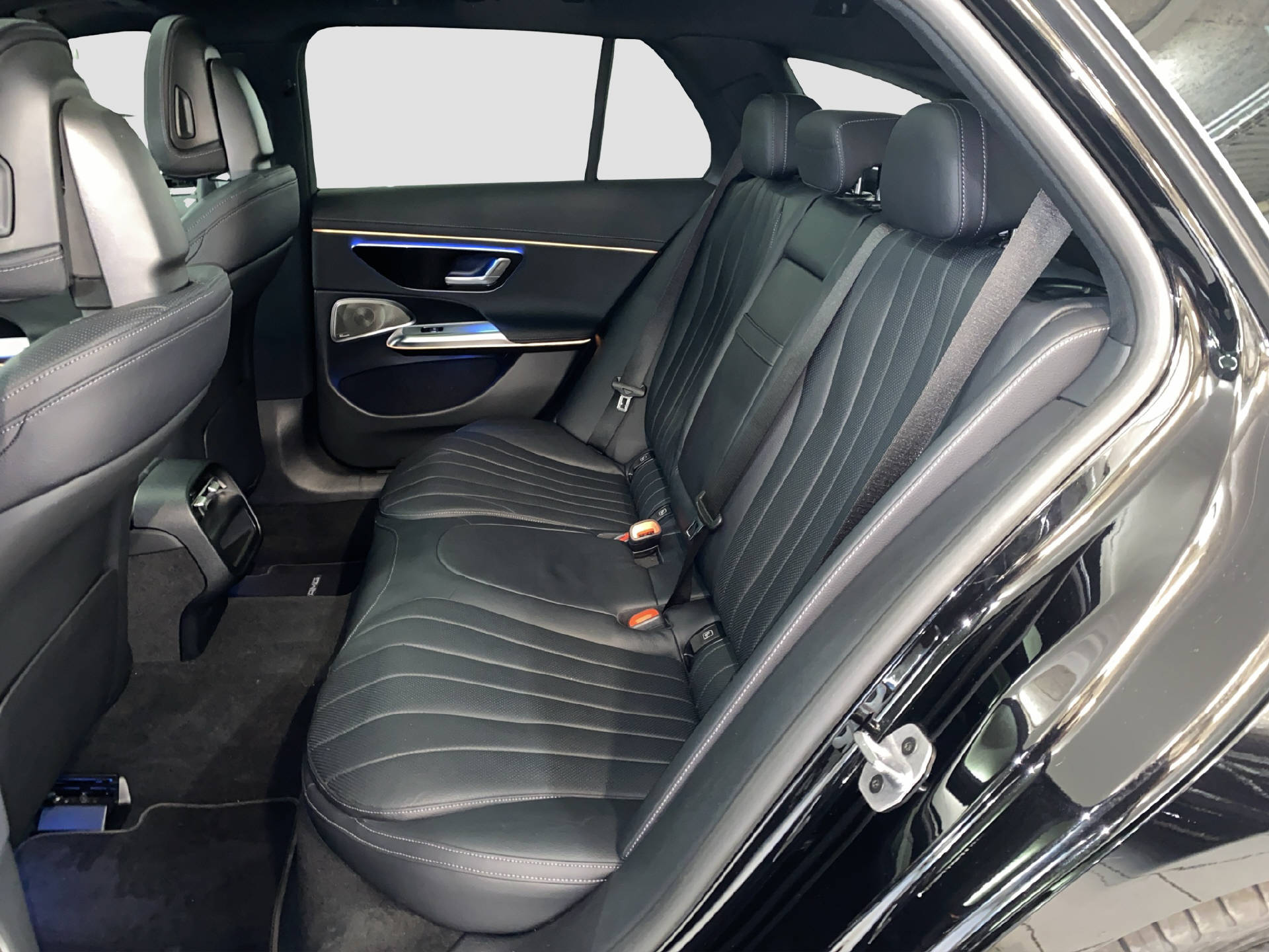 MERCEDES-BENZ E 220 d AMG Line 4MATIC Kombi - 13