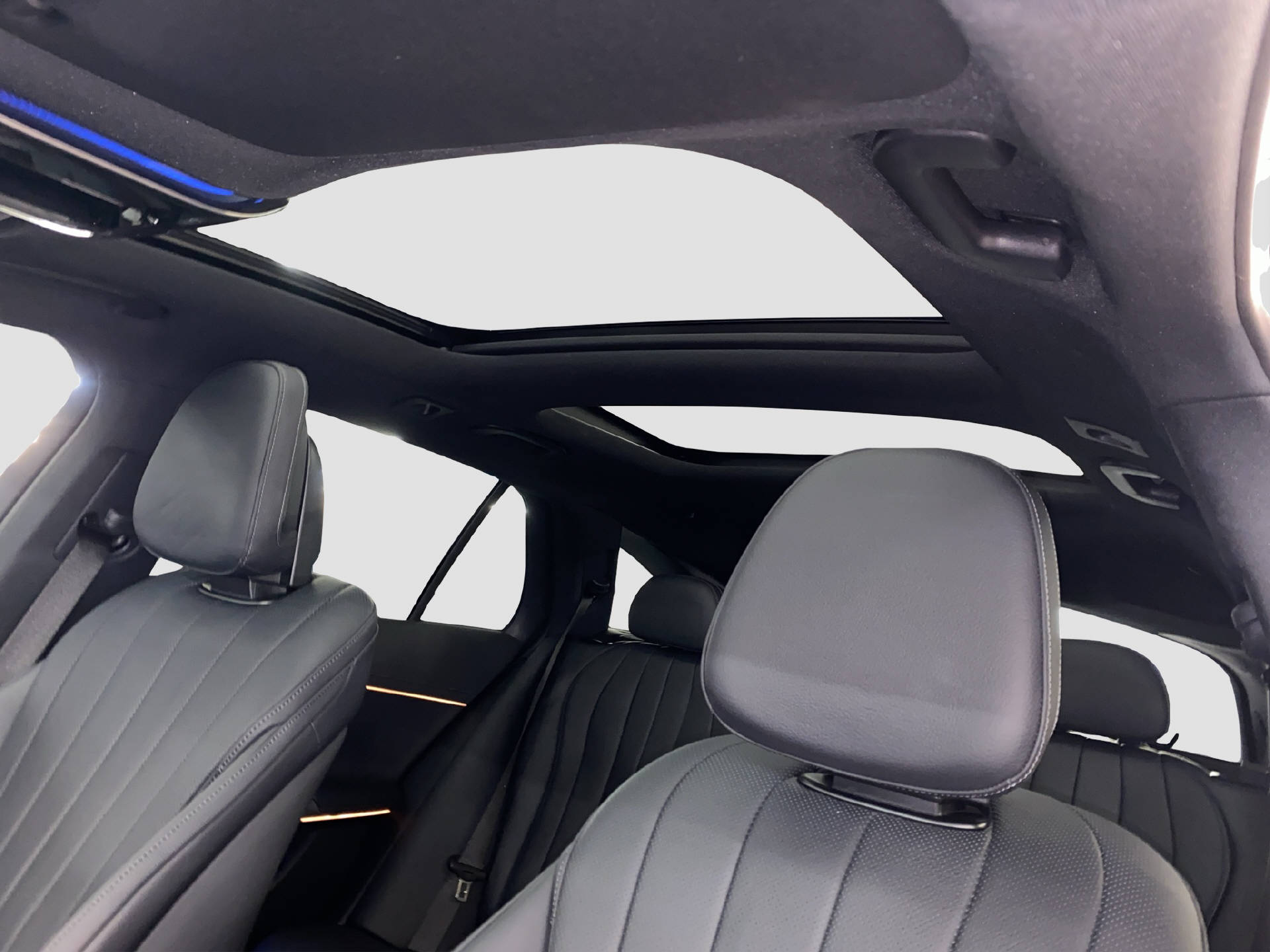 MERCEDES-BENZ E 220 d AMG Line 4MATIC Kombi - 11