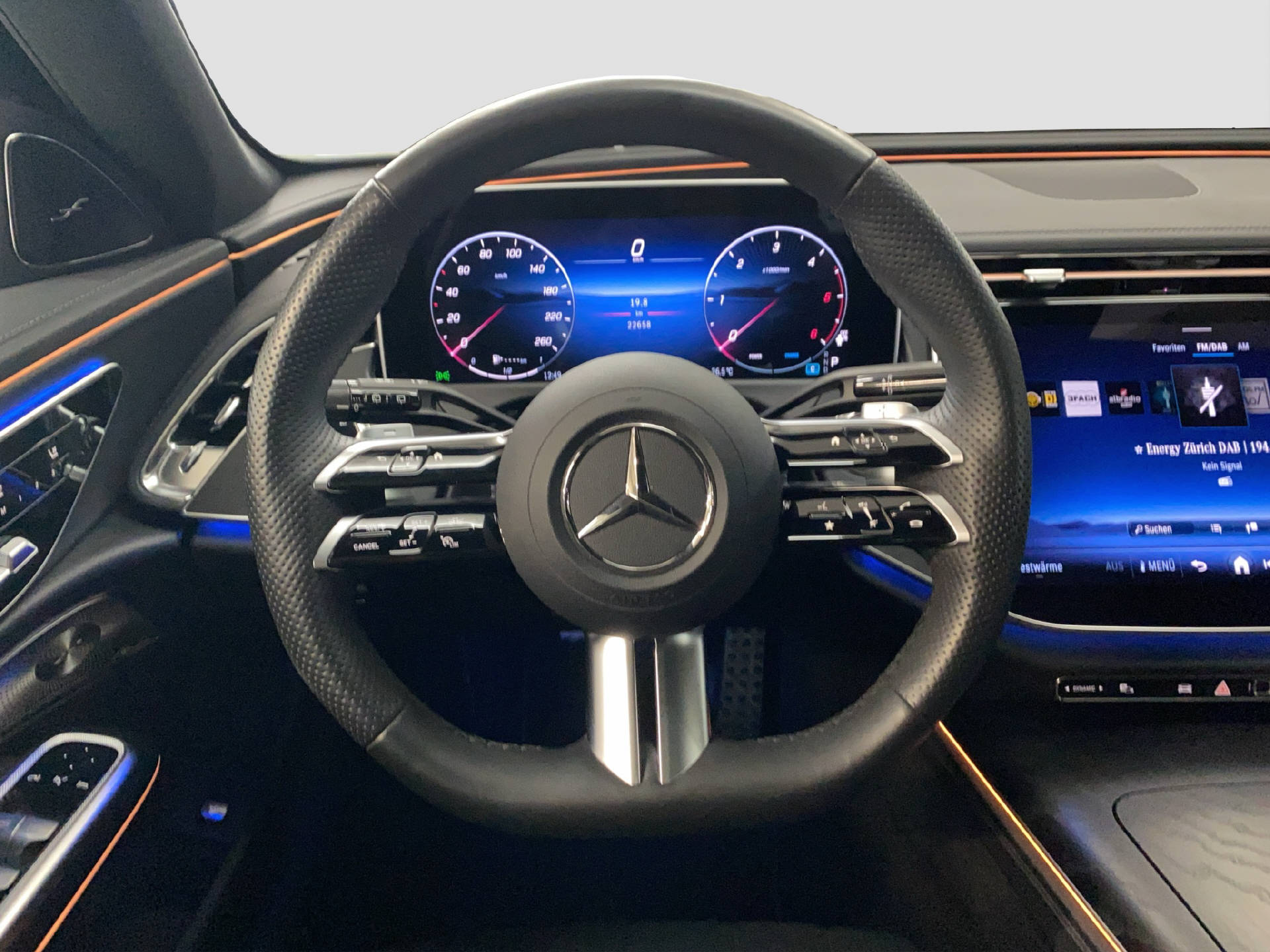 MERCEDES-BENZ E 220 d AMG Line 4MATIC Kombi - 9