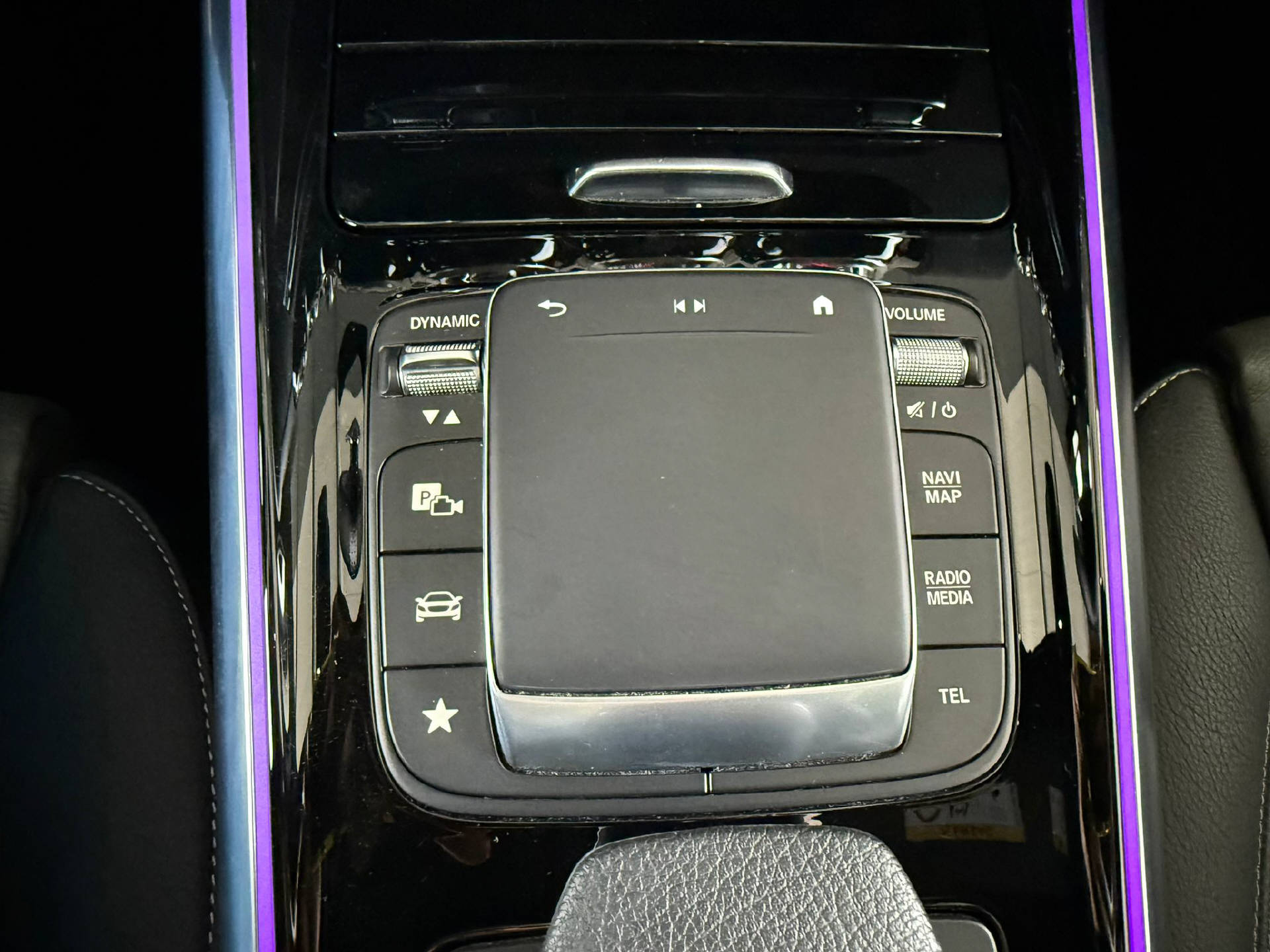 MERCEDES-BENZ GLA 35 AMG 4matic-15