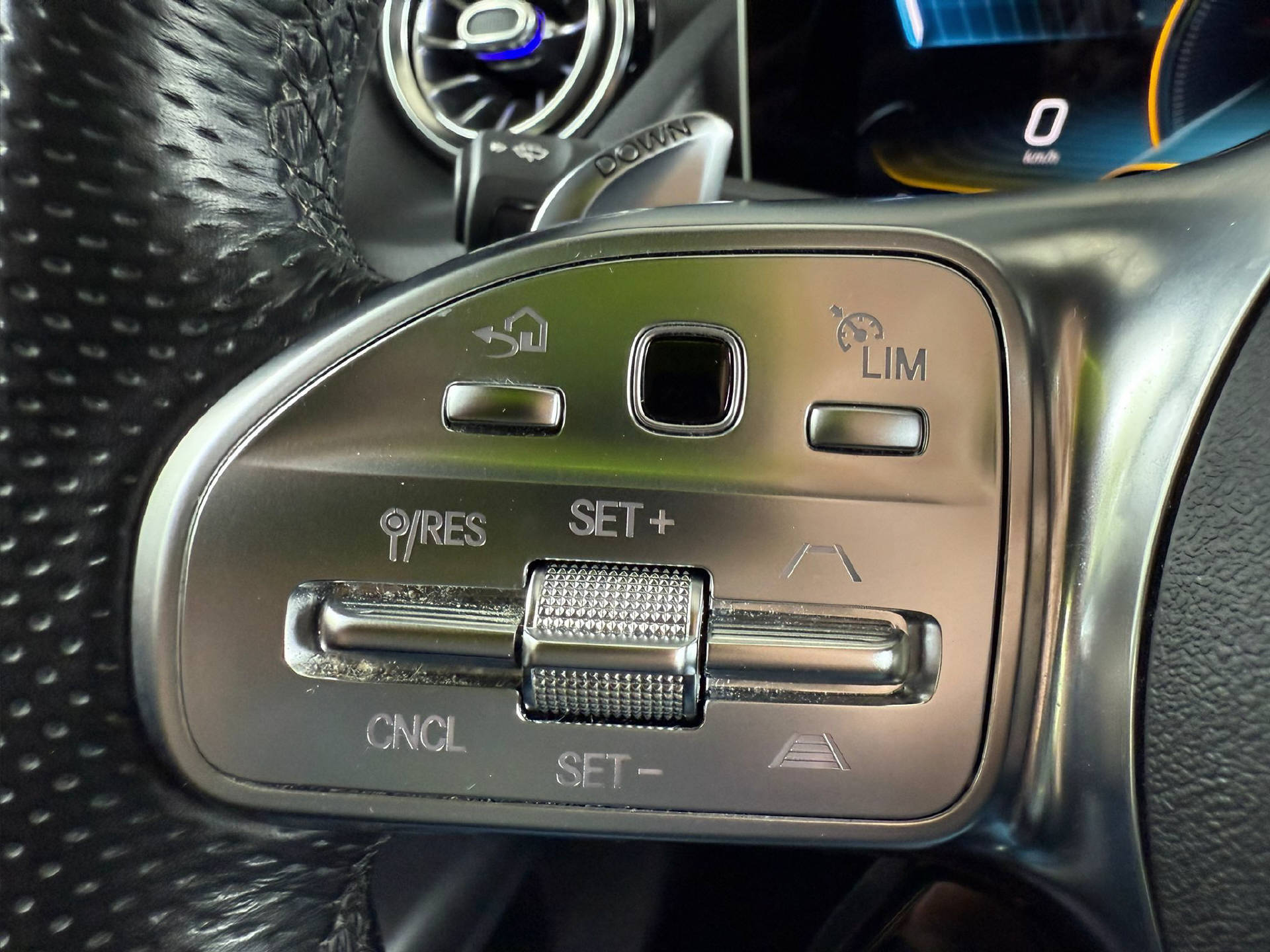MERCEDES-BENZ GLA 35 AMG 4matic-10